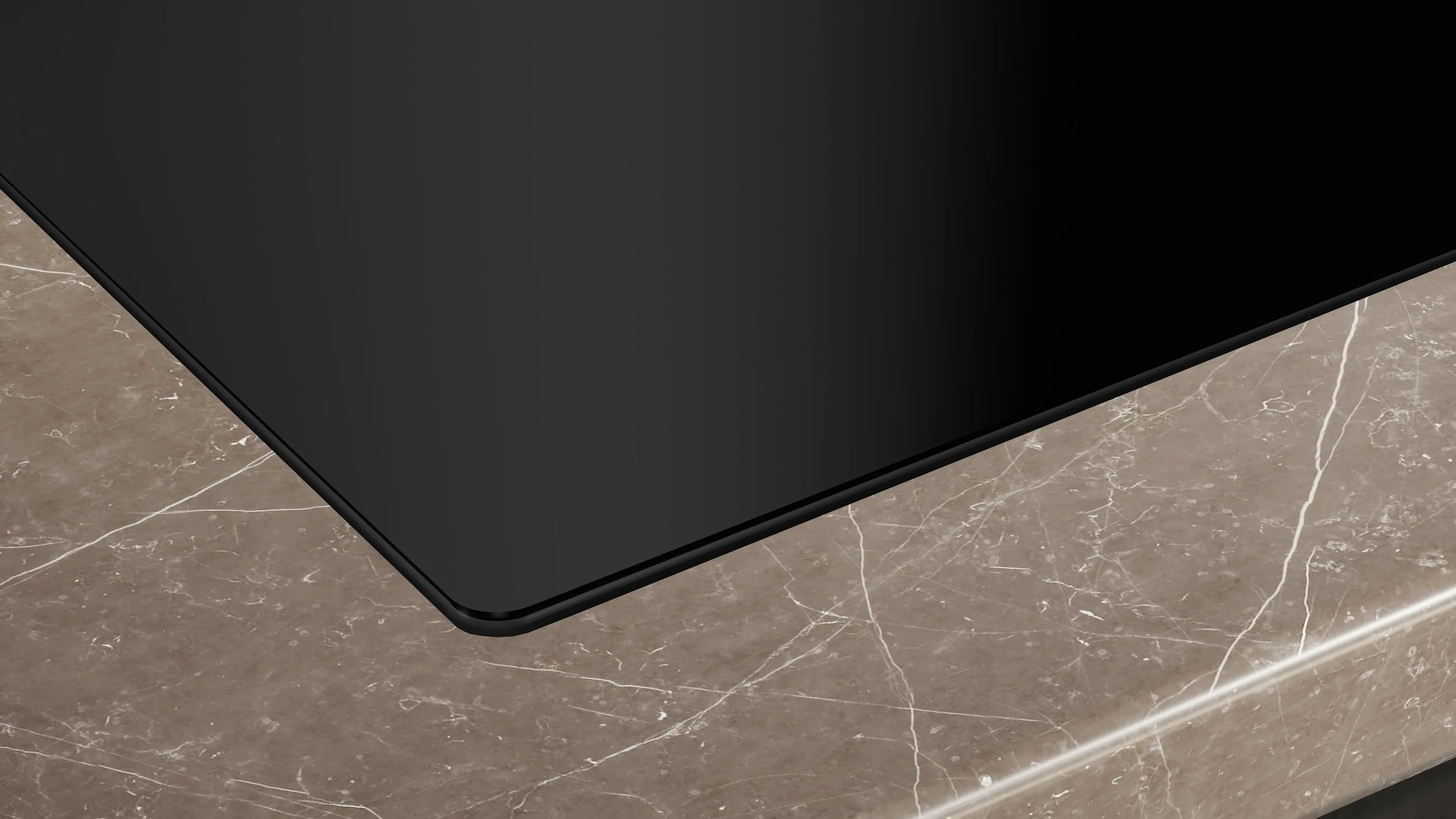 Czarna płyta grzewcza z marmurowym blatem. Powierzchnia jest błyszcząca.