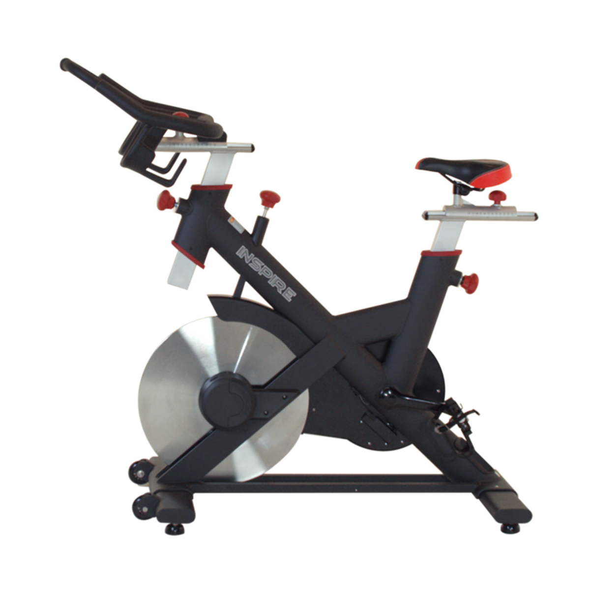 Zwarte Inspire hometrainer met rode accenten. Voorzien van een groot voorwiel en verstelbaar zadel.
