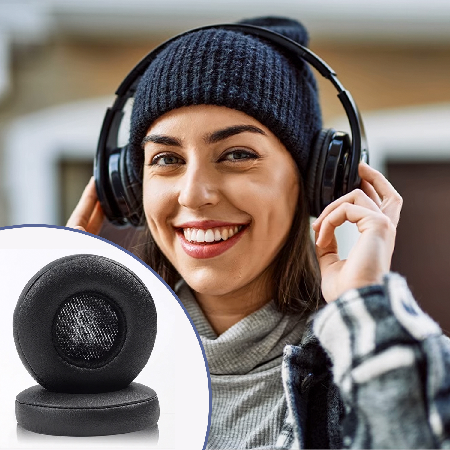 Kobieta ze słuchawkami i wymiennymi nausznikami. Dwa wymienne nauszniki z przodu.