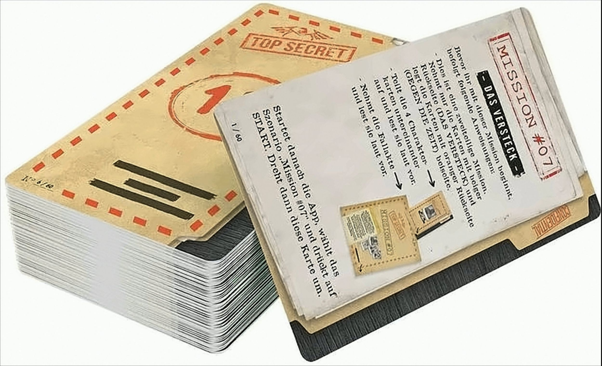 Kartenstapel mit Top-Secret-Logo und Text auf Deutsch. Nahaufnahme.