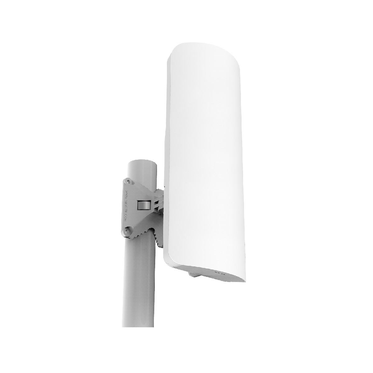 Antenna di rete rettangolare bianca fissata a un palo. È su uno sfondo bianco.