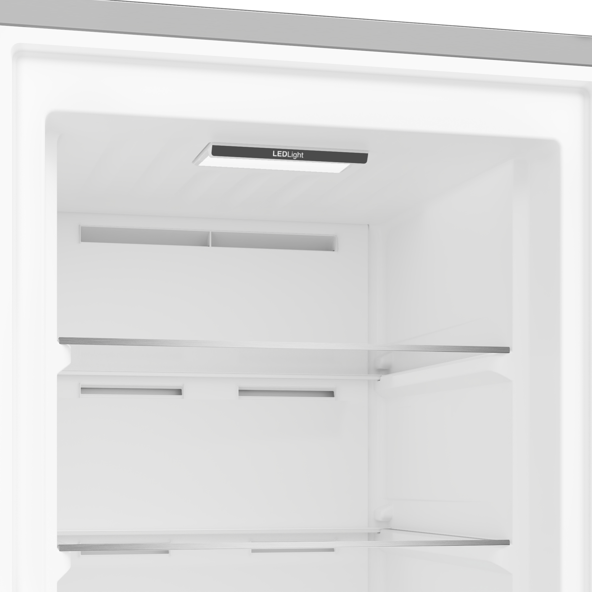 Interieur van een witte koelkast met glazen planken en een LED-lamp aan de bovenkant.