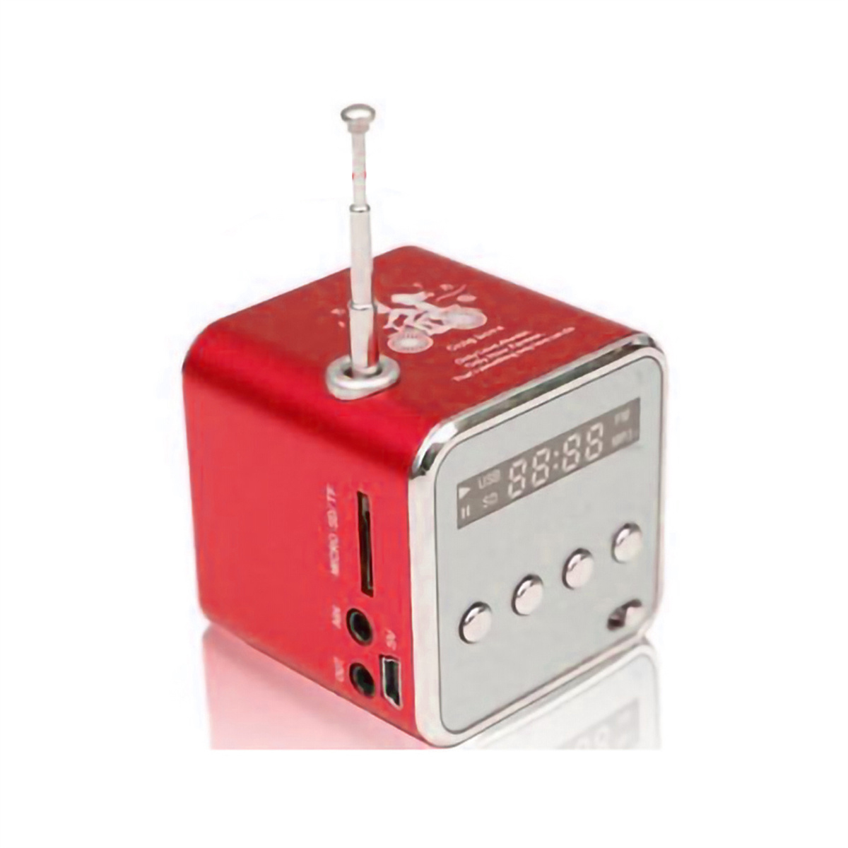 Ein rotes, würfelförmiges Mini-Radio mit Tasten und Display. Eine Antenne und silberne Details sind sichtbar.