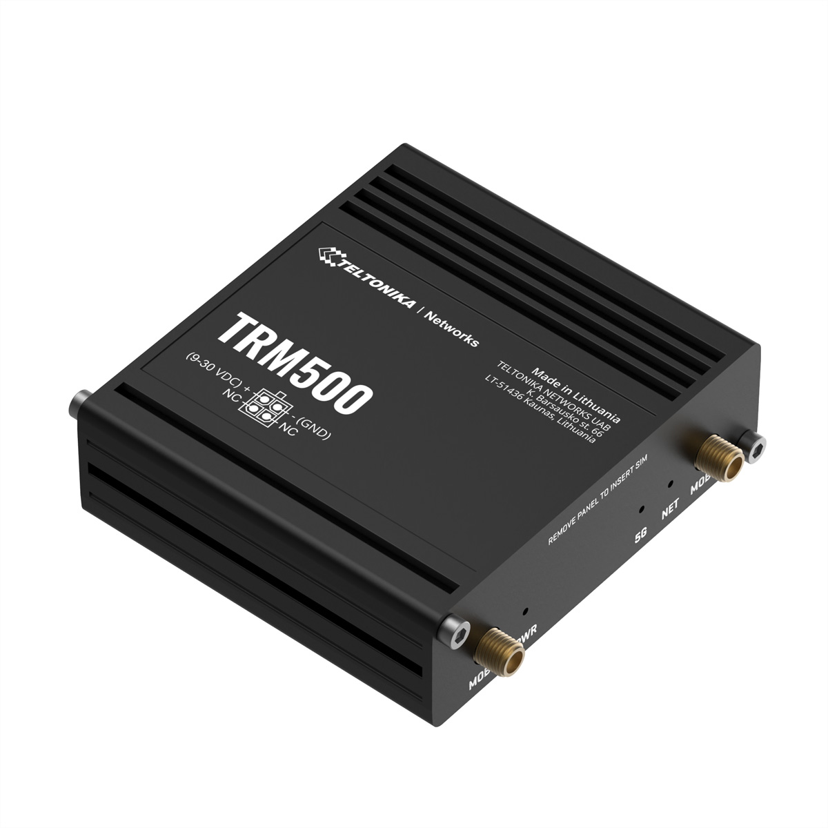 Een zwarte router met gelabelde poorten en de tekst 'TRM500'.