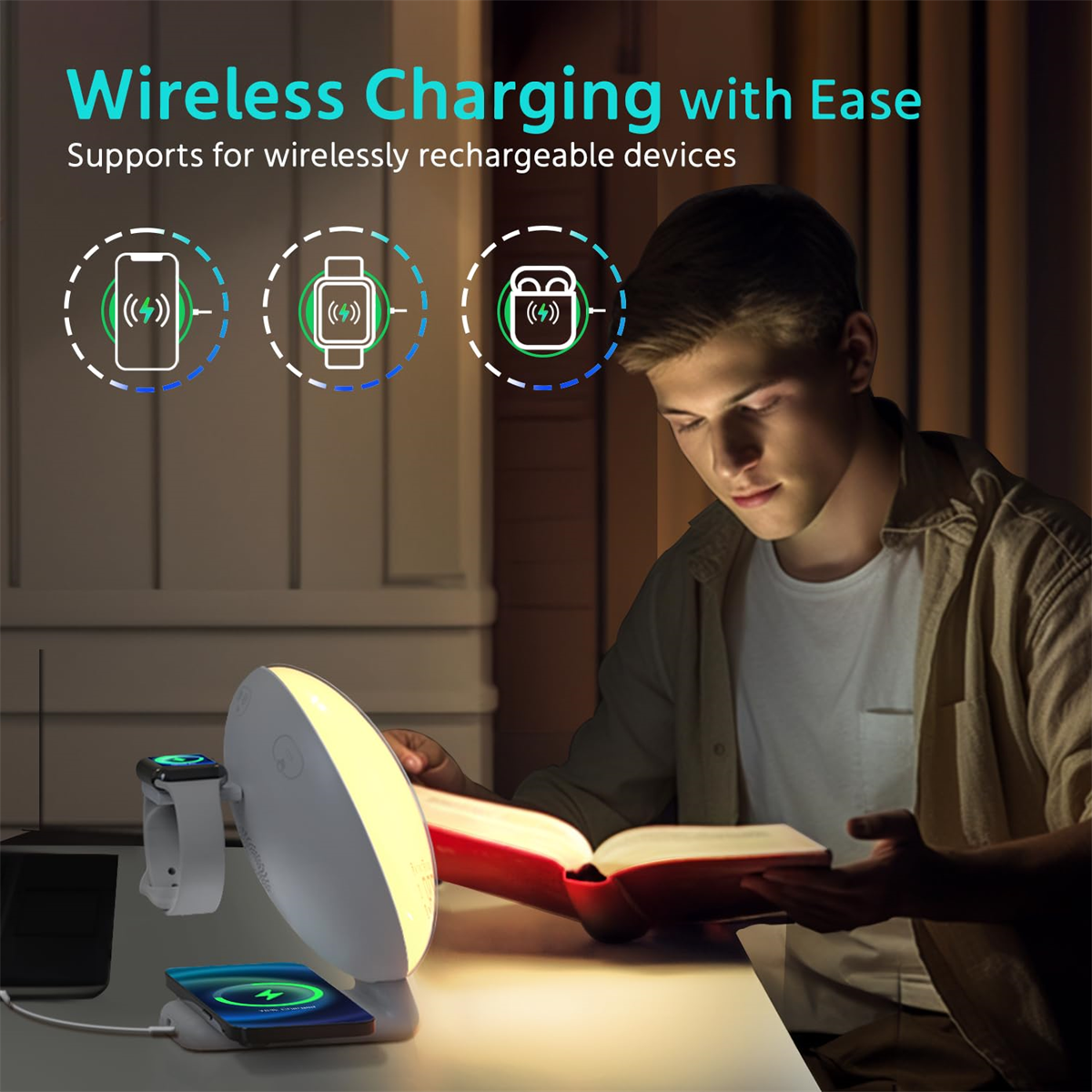 Ein Mann liest bei einer Lampe mit kabellosem Laden für Uhr und Telefon.