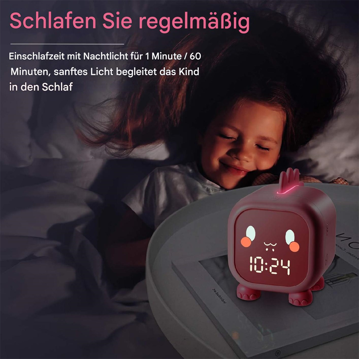 Ein schlafendes Kind neben einem dinosaurierförmigen Wecker. Die Uhr zeigt 10:24. Der Hintergrund ist ein Bett.