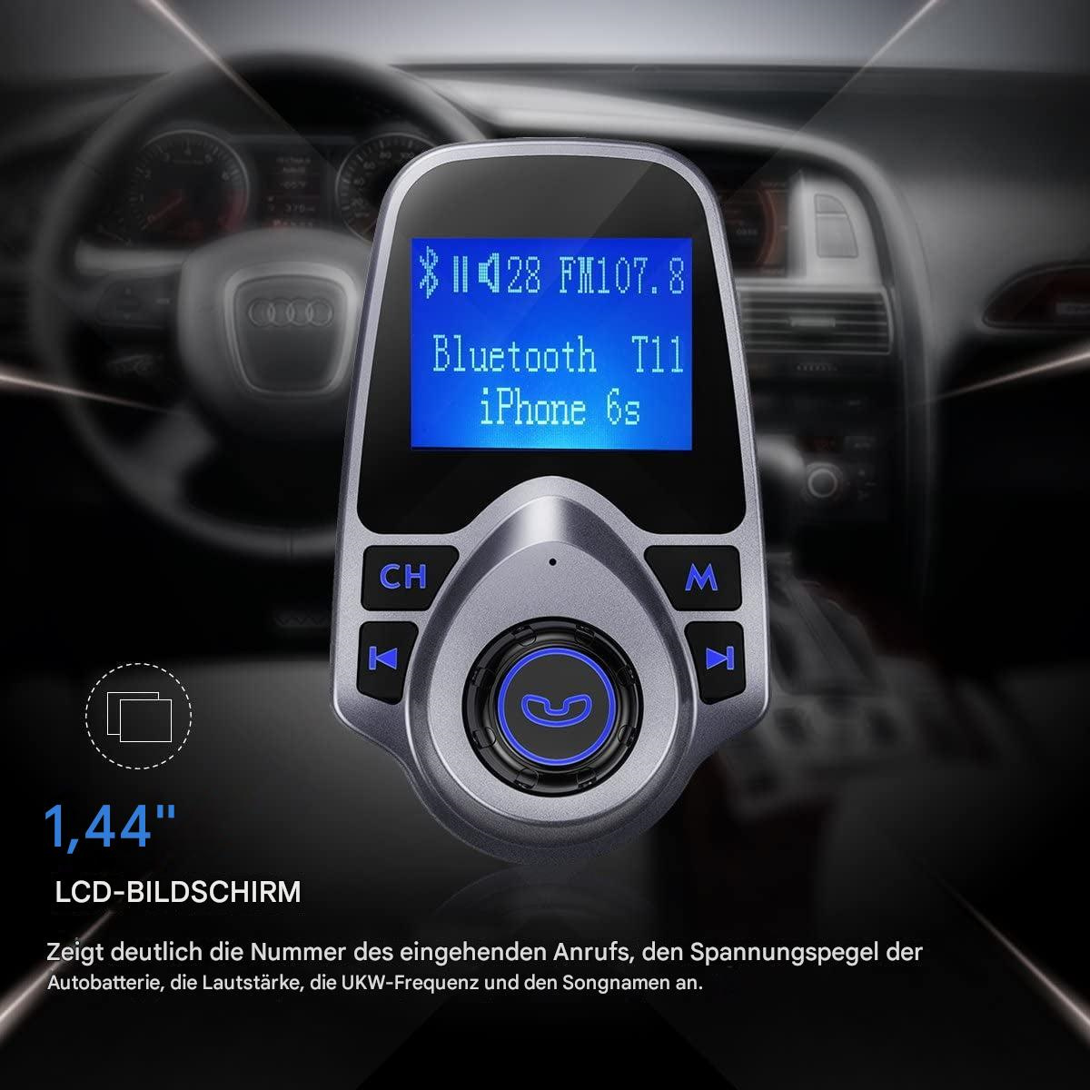 Silbernes Autozubehör mit blauem Bildschirm, der Informationen anzeigt, mit Text darunter und Autointerieur.
