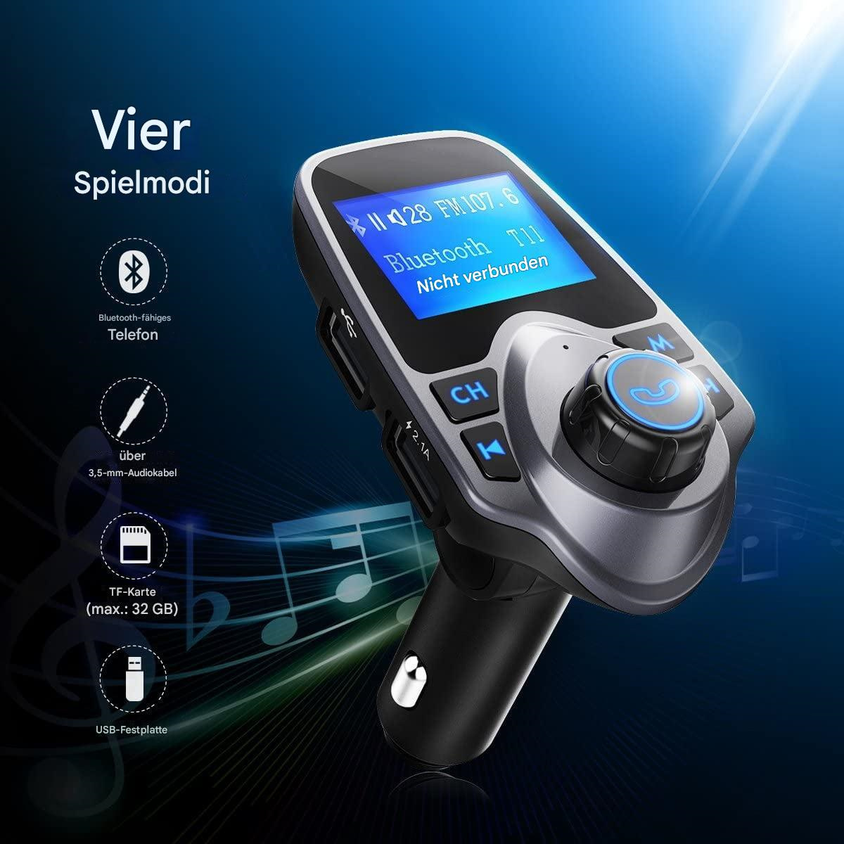 Auto-Audiogerät mit Bildschirm und Knöpfen, zeigt Bluetooth- und FM-Informationen an.