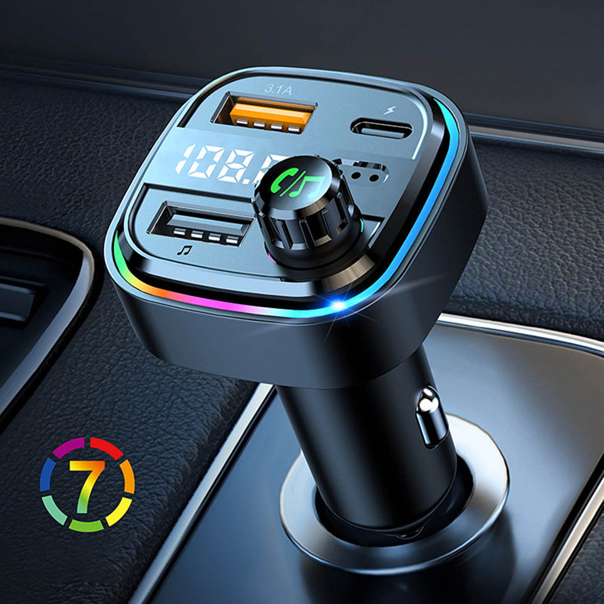Schwarzes Autoladegerät mit USB-Anschlüssen und Display. Es hat Regenbogenlichter.