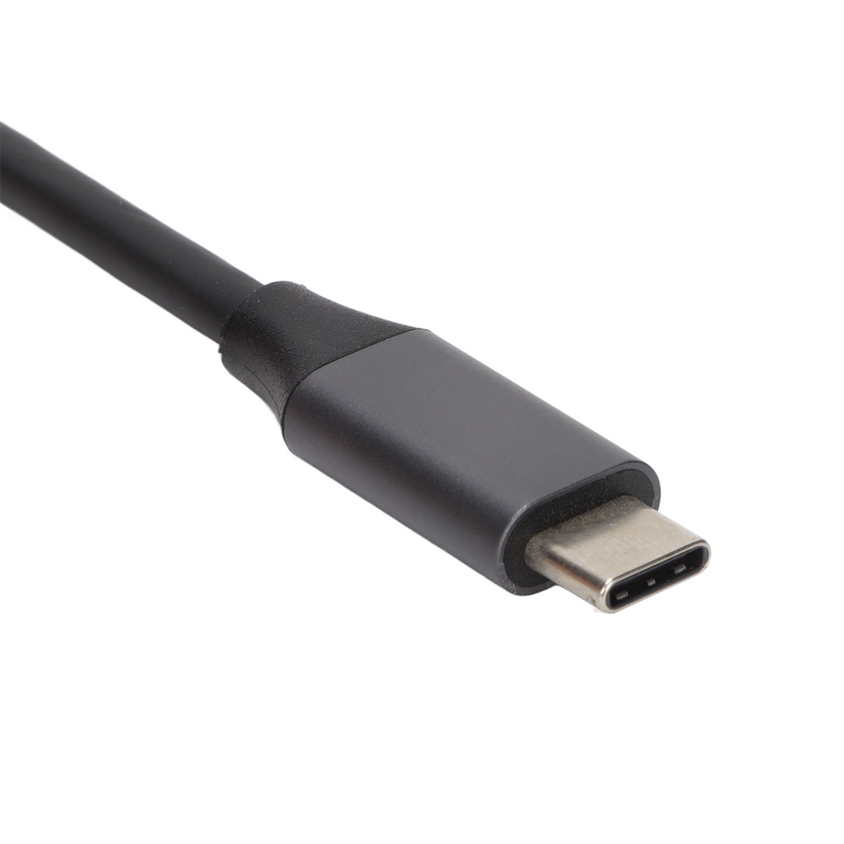Ein schwarzer USB-C-Anschluss mit grauem Gehäuse, der das metallische Ende und ein schwarzes Kabel zeigt.