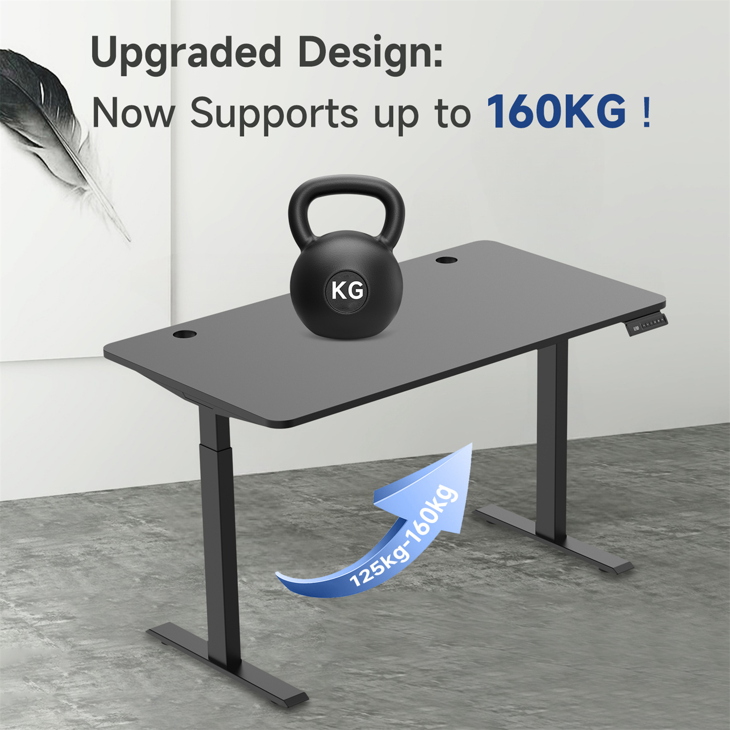 Ein schwarzes Gewicht auf einem grauen Schreibtisch mit einem Pfeil, der die Tragfähigkeit des Schreibtisches anzeigt.