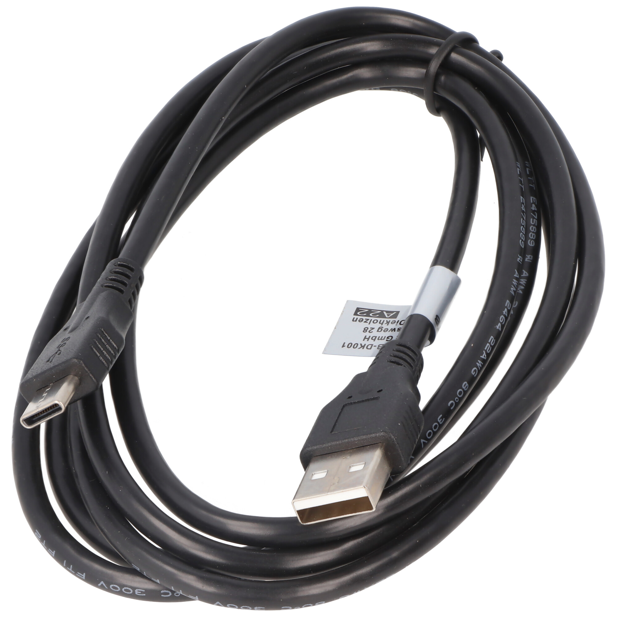 Een zwarte USB-kabel is opgerold op een witte achtergrond. Eén uiteinde heeft een USB-C-connector.