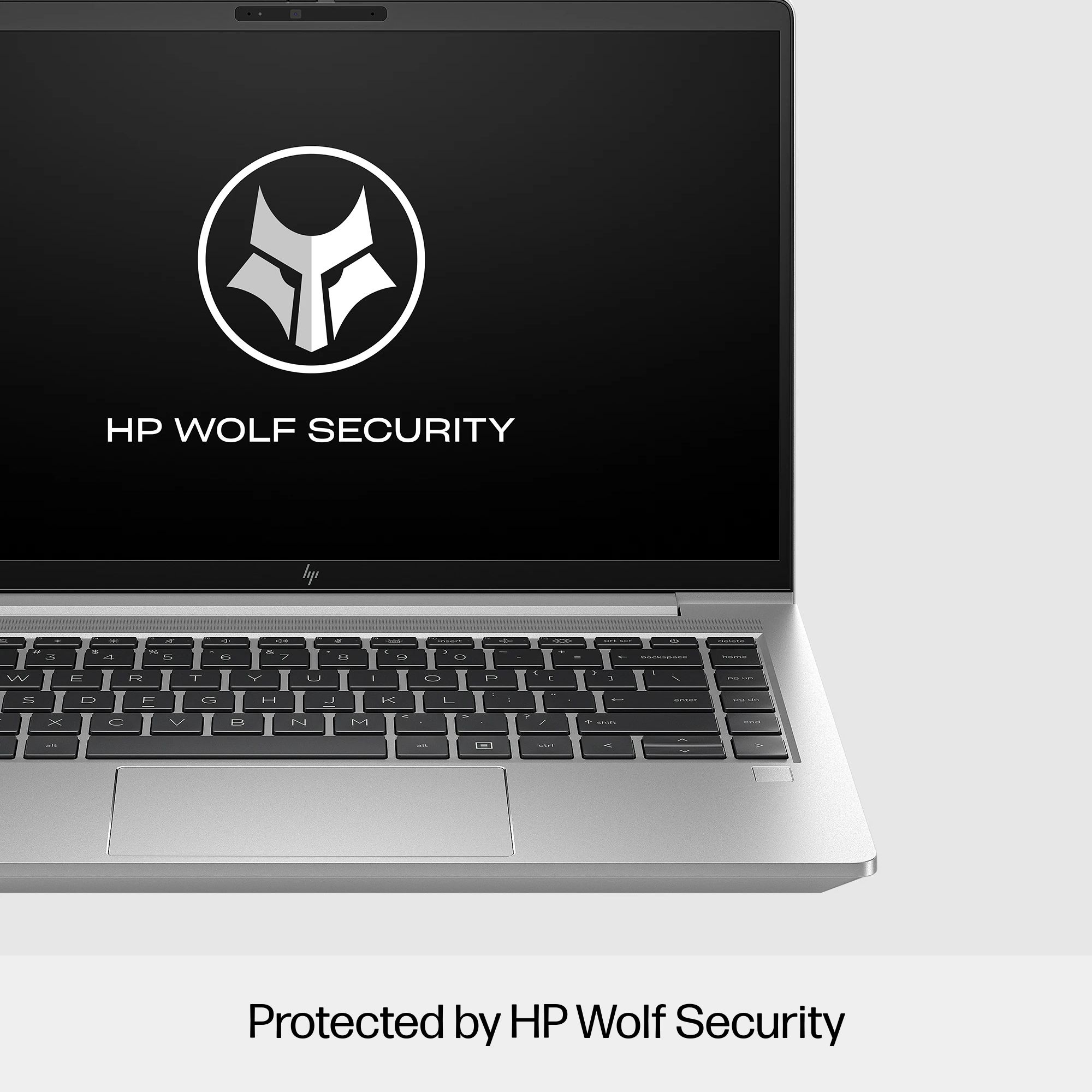 Un laptop argentato con il logo HP Wolf Security sullo schermo. Visualizza un logo bianco.