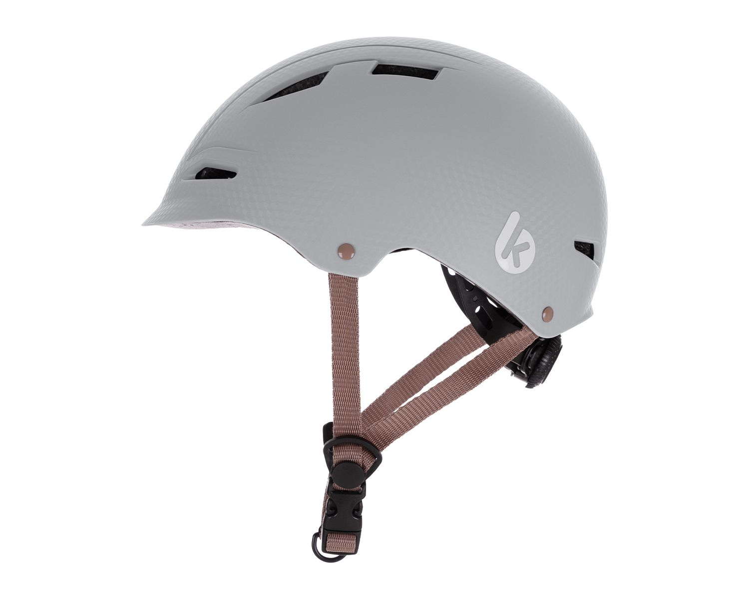 Ein hellgrauer Fahrradhelm mit braunen Riemen. Er hat eine runde Form und ein kleines Logo an der Seite.