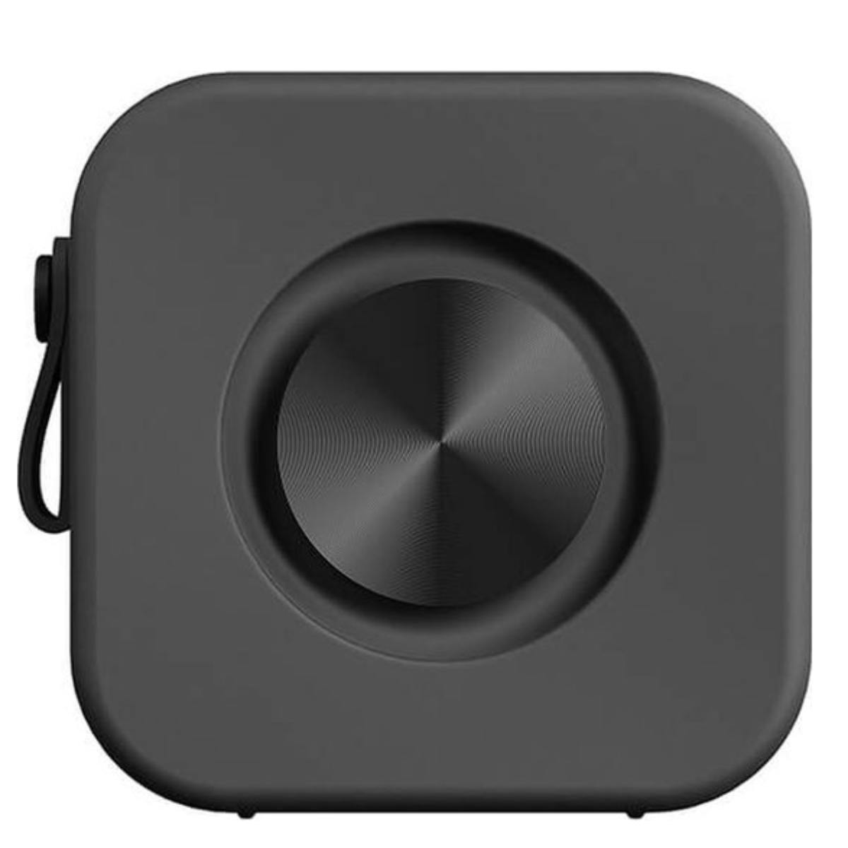 Czarny kwadratowy głośnik z centralnym, okrągłym, metalicznym wzorem.