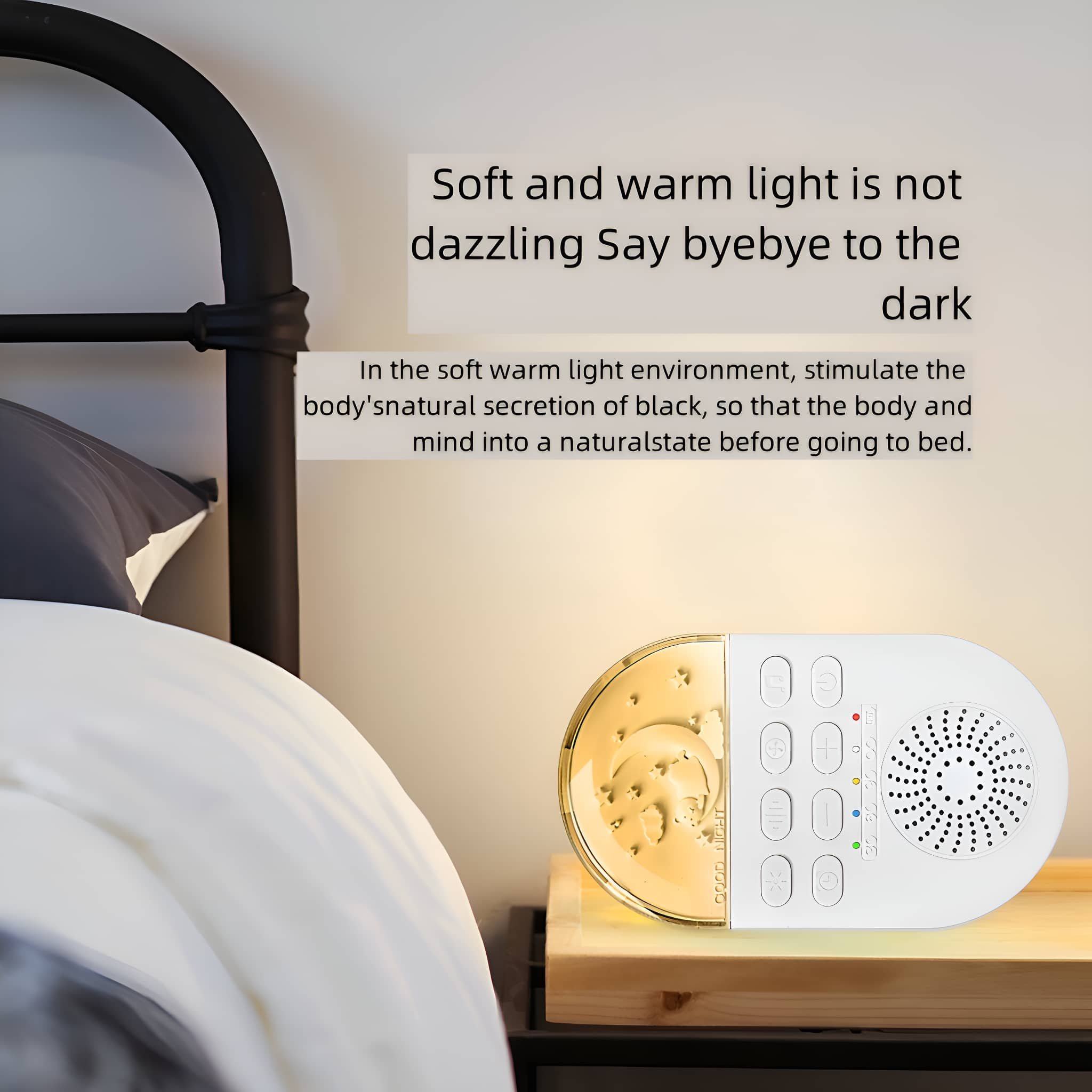 Weiße Nachttischlampe mit goldener Front, die auf einem Holztisch steht. Text über sanftes Licht und guten Schlaf.