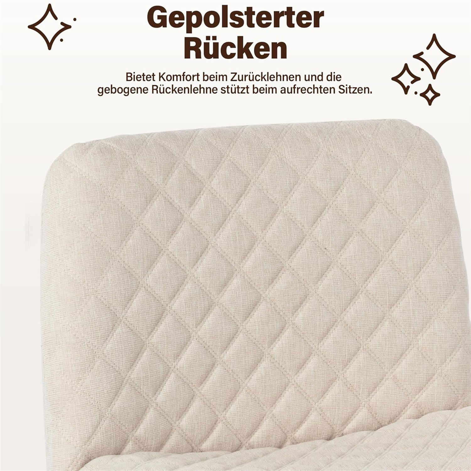 Nahaufnahme einer beige, gesteppten Stuhllehne. Rautenmuster sichtbar. Der Text lautet: 'Gepolsterter Rücken'.