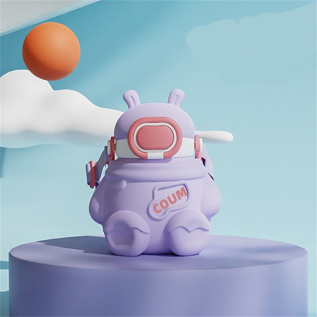 Lila Trinkflasche mit Gesichtsdesign und Griff. Oranger Ball und weiße Wolke.