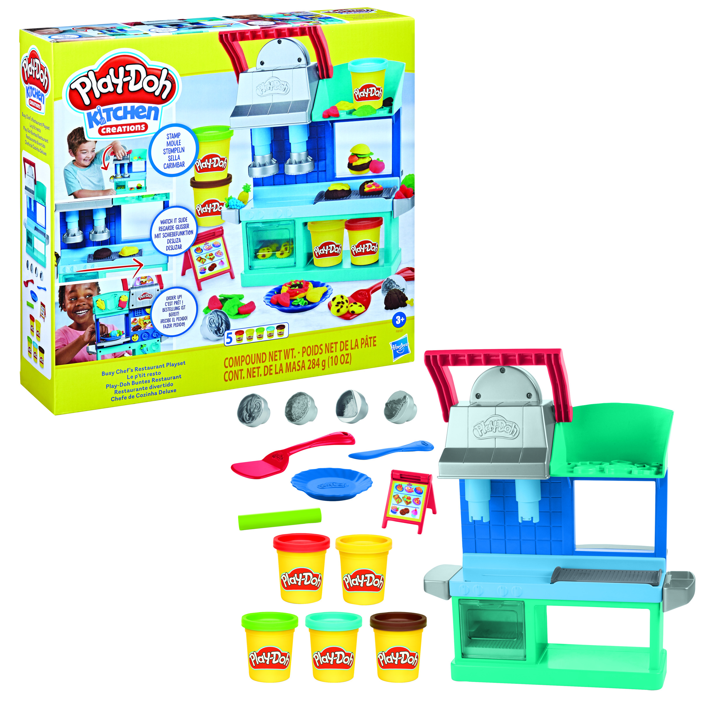 Set Play-Doh Kitchen Creations con accessori. La scatola mostra un bambino che gioca con il giocattolo.