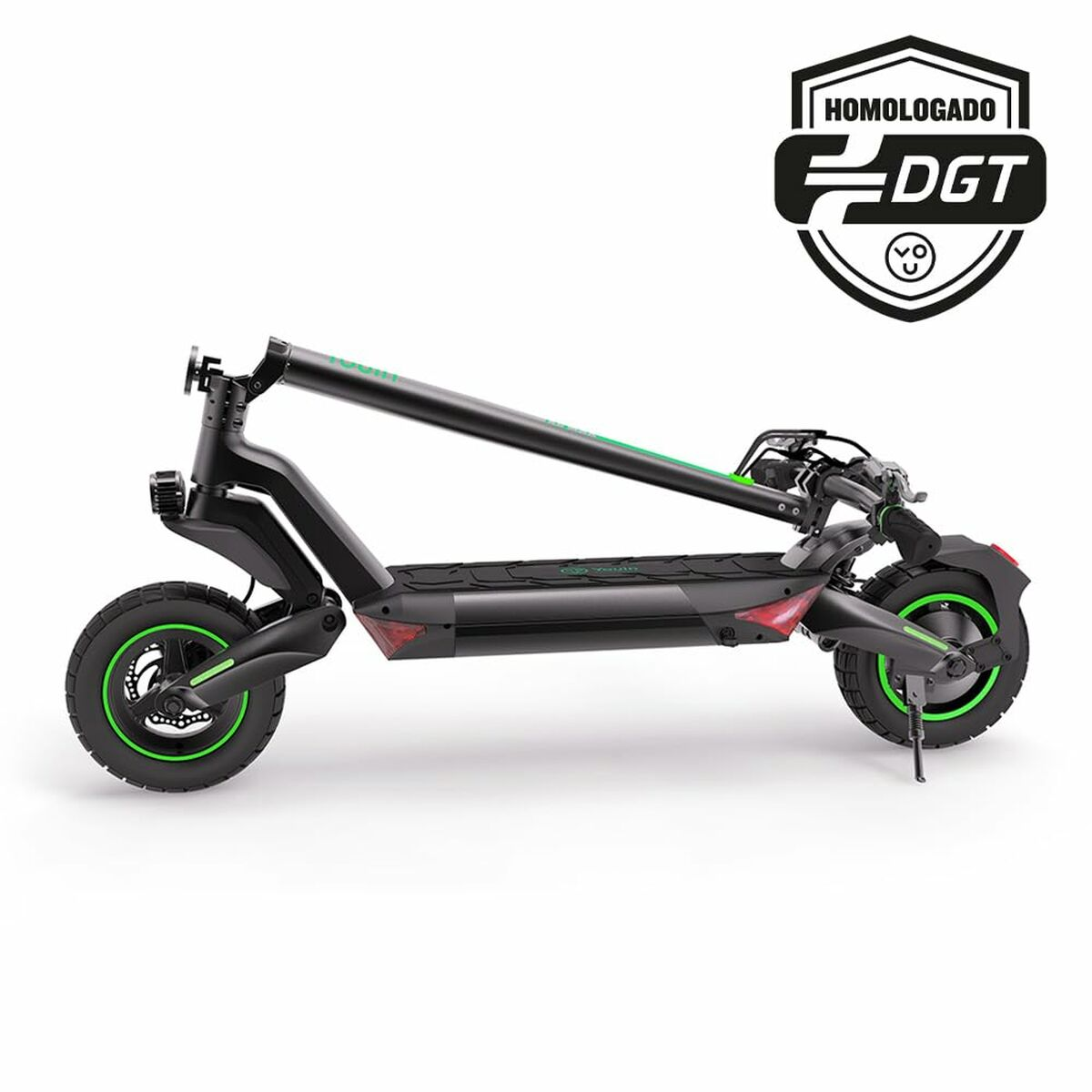 Zwarte en groene elektrische scooter, opgevouwen, met DGT-homologatielogo op witte achtergrond.