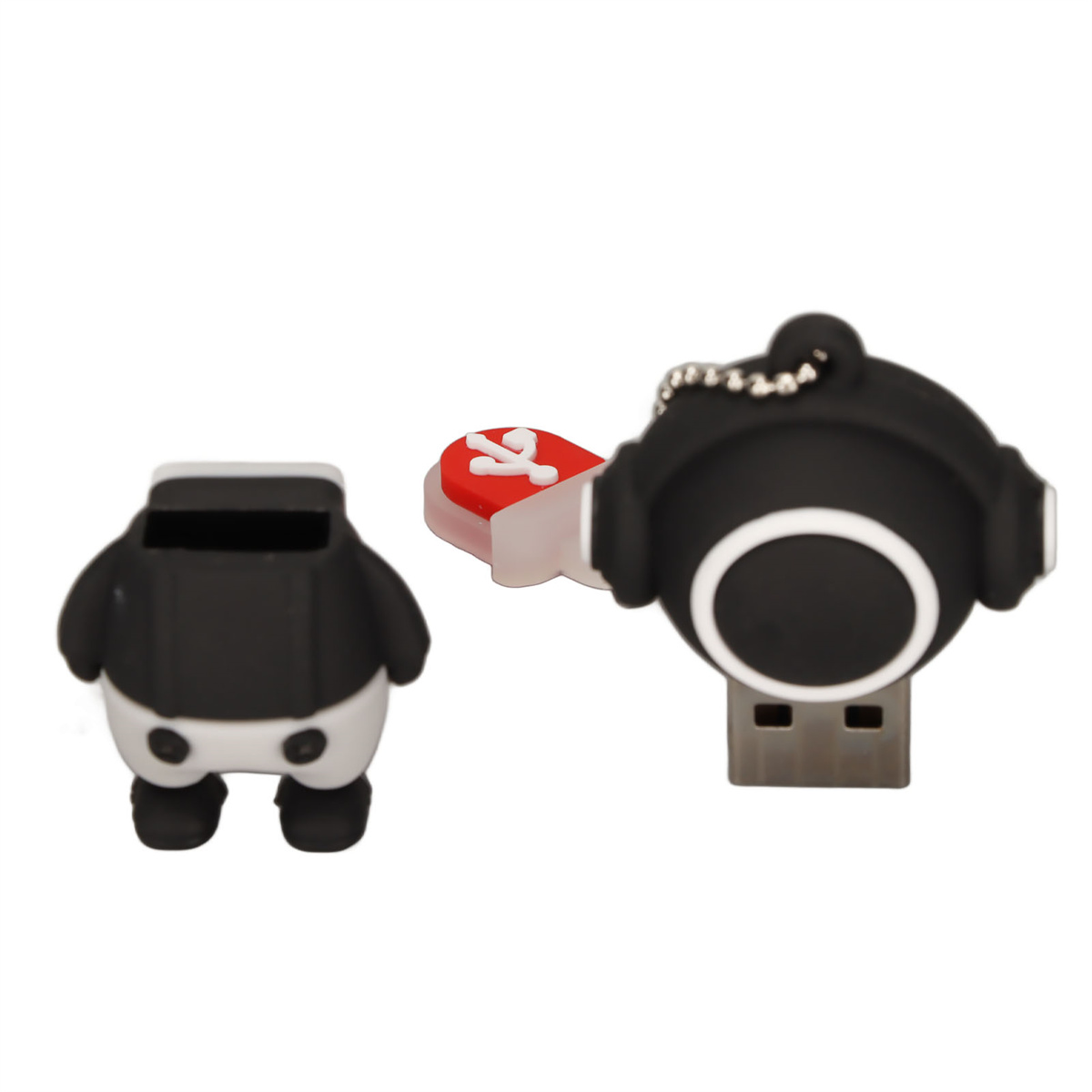 Zwei USB-Sticks in Panda-Form. Einer ist schwarz-weiß, der andere rot-schwarz.