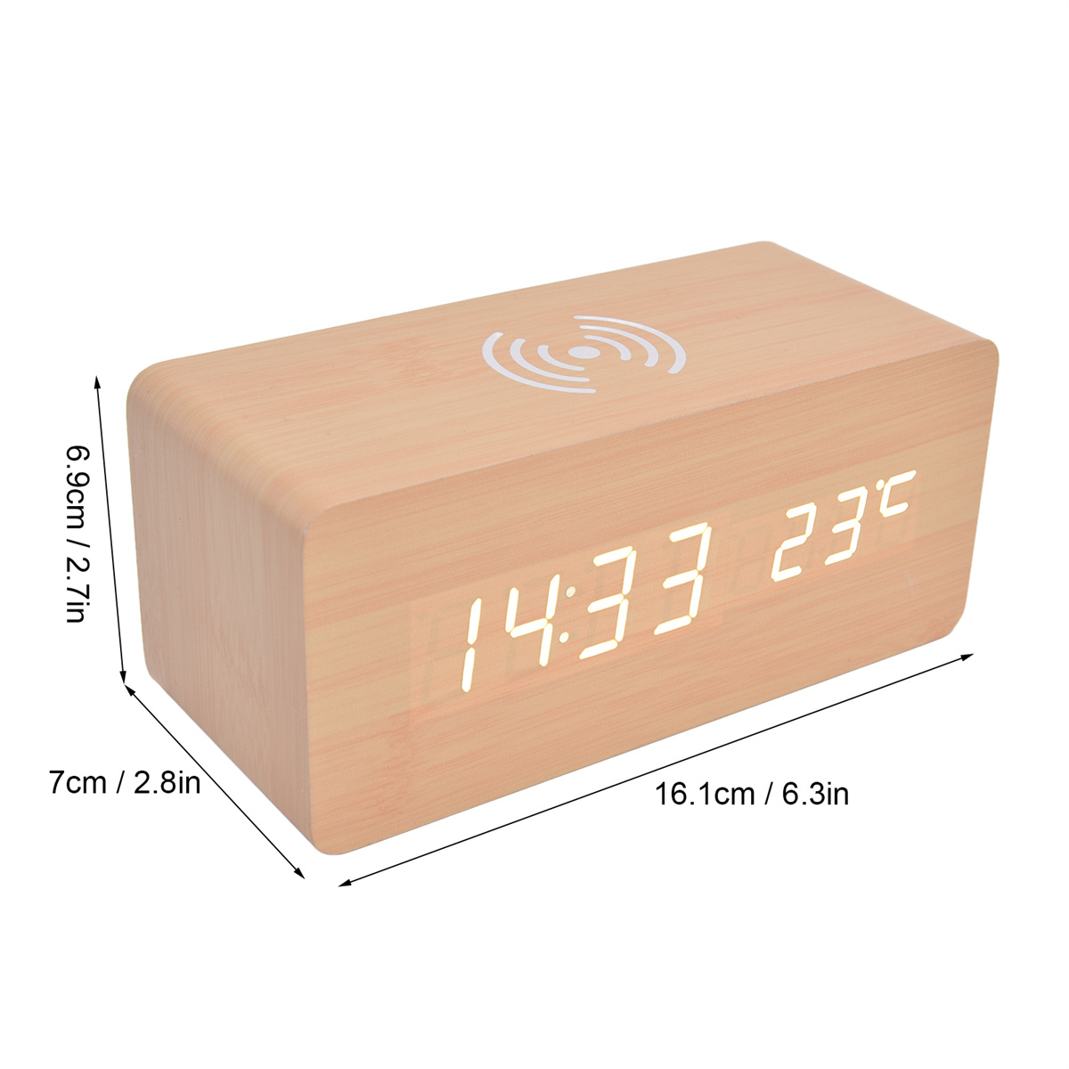 Eine digitale Holzuhr mit Abmessungen. Die angezeigte Zeit ist 14:33. Sie hat ein kabelloses Ladesymbol.