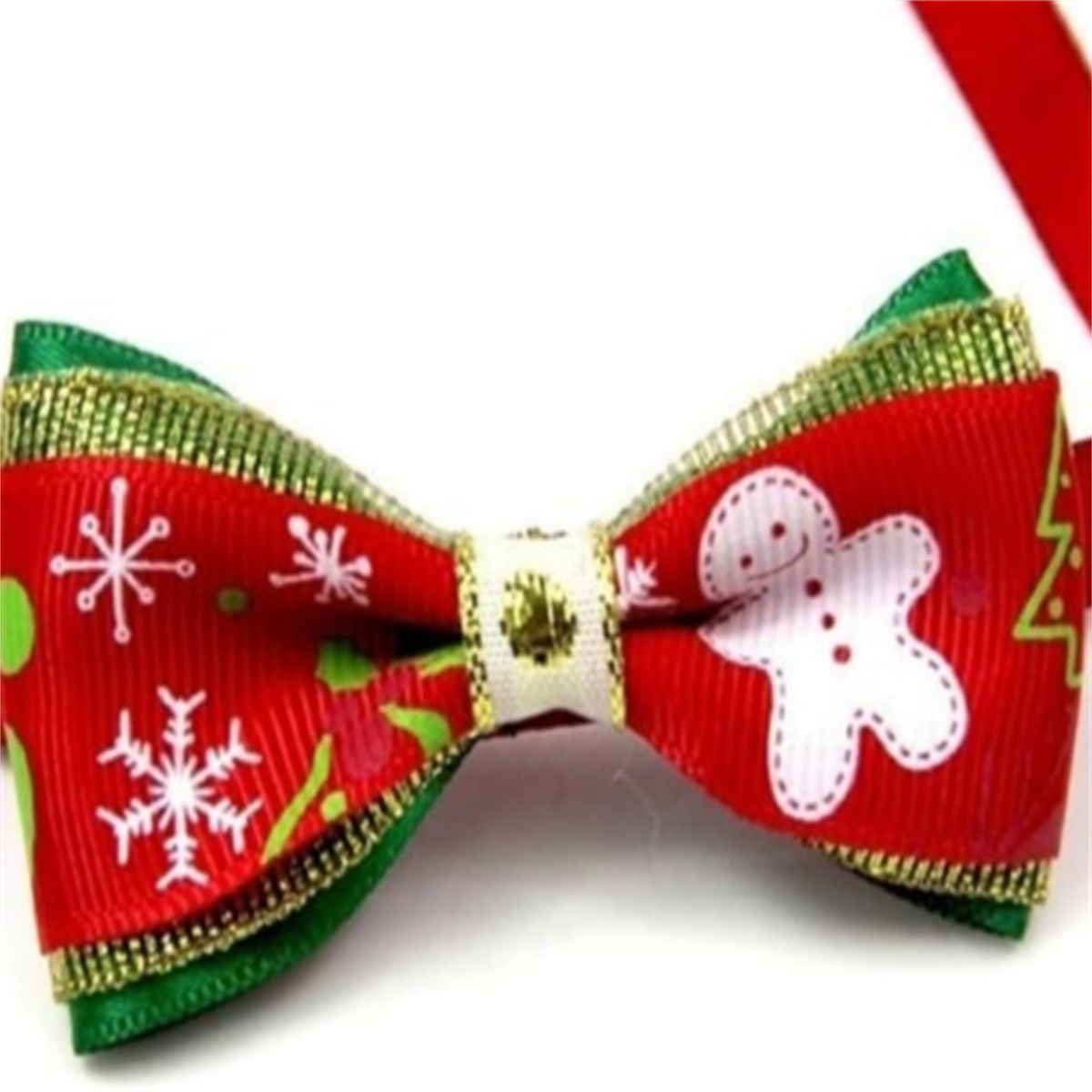 Eine Weihnachts-Schleife mit rotem Band, grünen Rändern und Designs mit Schneeflocken und Lebkuchenmann.