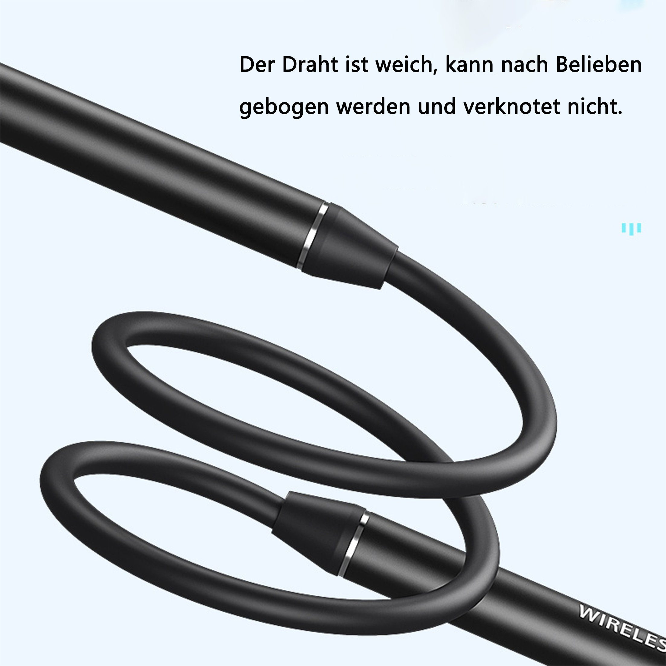Schwarzes, flexibles, gewickeltes Kabel mit silbernen Akzenten vor hellblauem Hintergrund.