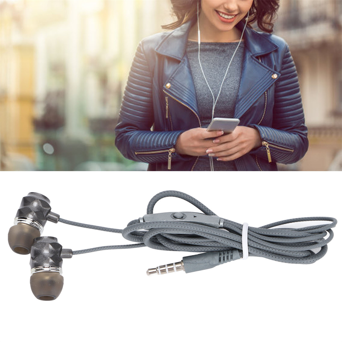 Eine Frau hält ein Telefon und trägt Kopfhörer. Graue Kopfhörer befinden sich im Vordergrund.
