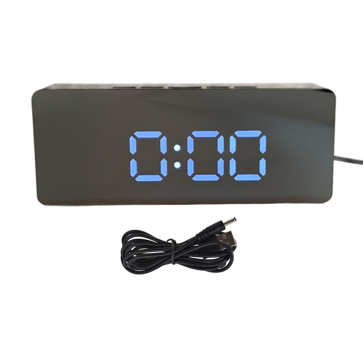 Digitaluhr mit der Anzeige 0:00. Schwarzes Gehäuse, blaue Ziffern und Ladekabel. Weißer Hintergrund.