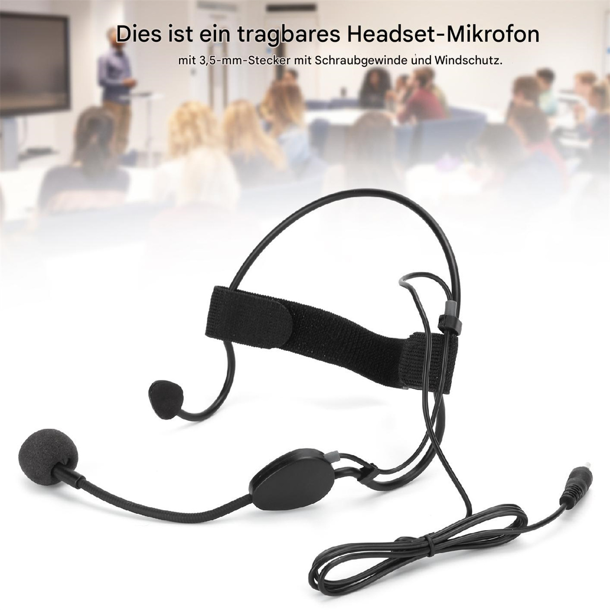 Ein schwarzes Headset-Mikrofon mit einem Lautsprecher vorne. Eine Gruppe von Menschen im Hintergrund.