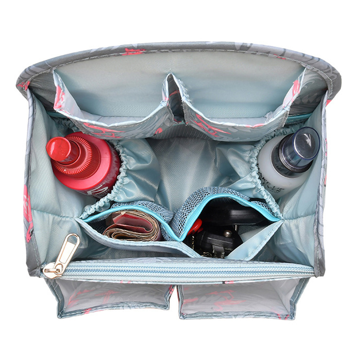 Eine offene Organizer-Tasche gefüllt mit Kosmetikartikeln, Geld, Schlüsseln und anderem Zubehör.
