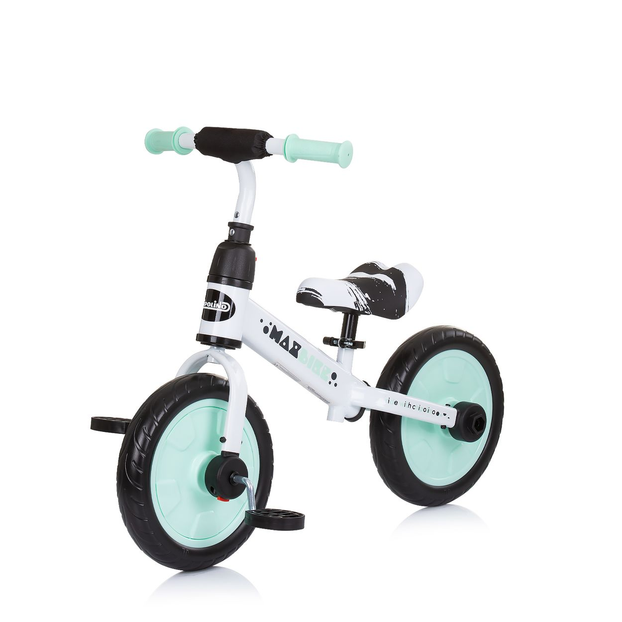 Bicicleta de equilibrio blanca con neumáticos y detalles verde menta. Aislada sobre fondo blanco.