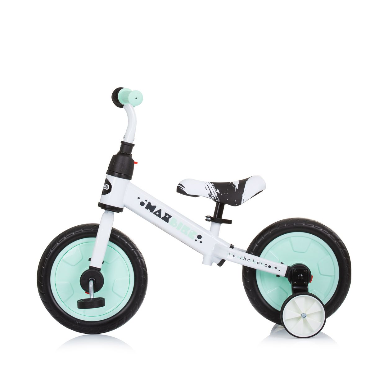 Una bicicleta de equilibrio blanca con neumáticos verde menta y asiento blanco y negro, sobre fondo blanco.