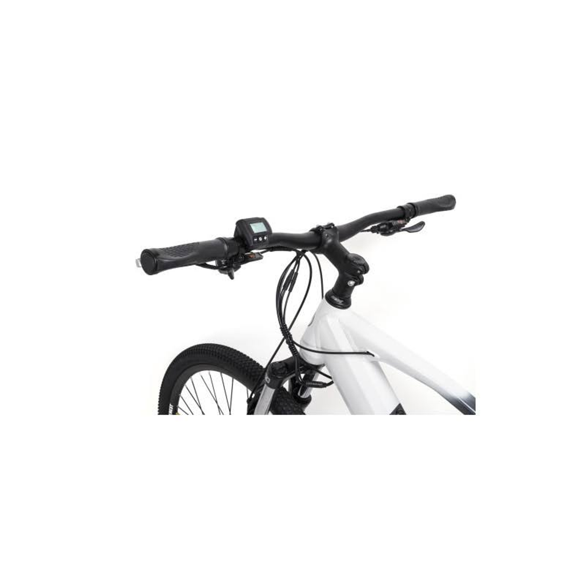 Zbliżenie kierownicy roweru z elementami sterującymi, kablami i wyświetlaczem cyfrowym.