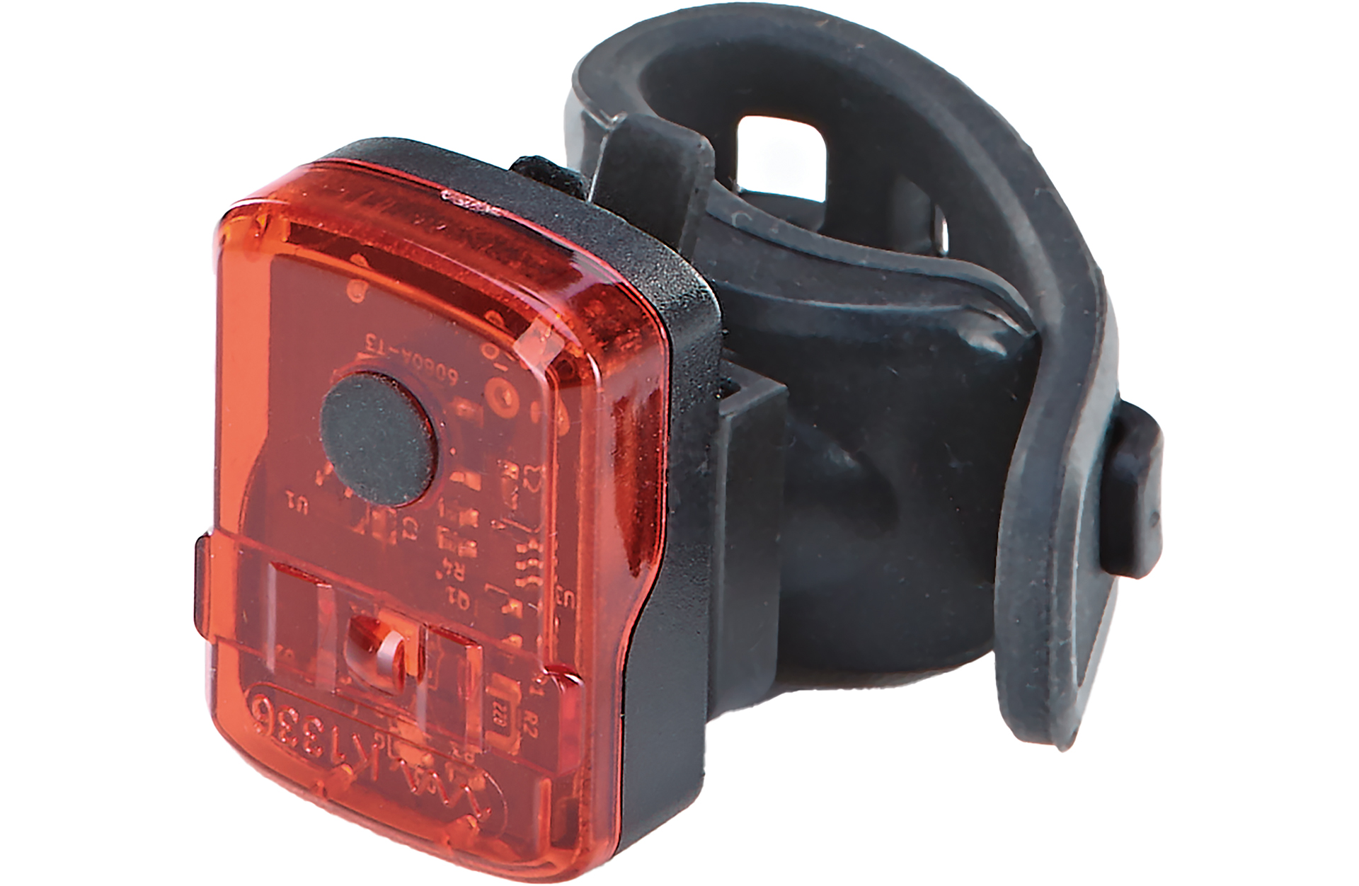 Rotes Fahrradrücklicht an schwarzem Halter auf weißem Hintergrund.