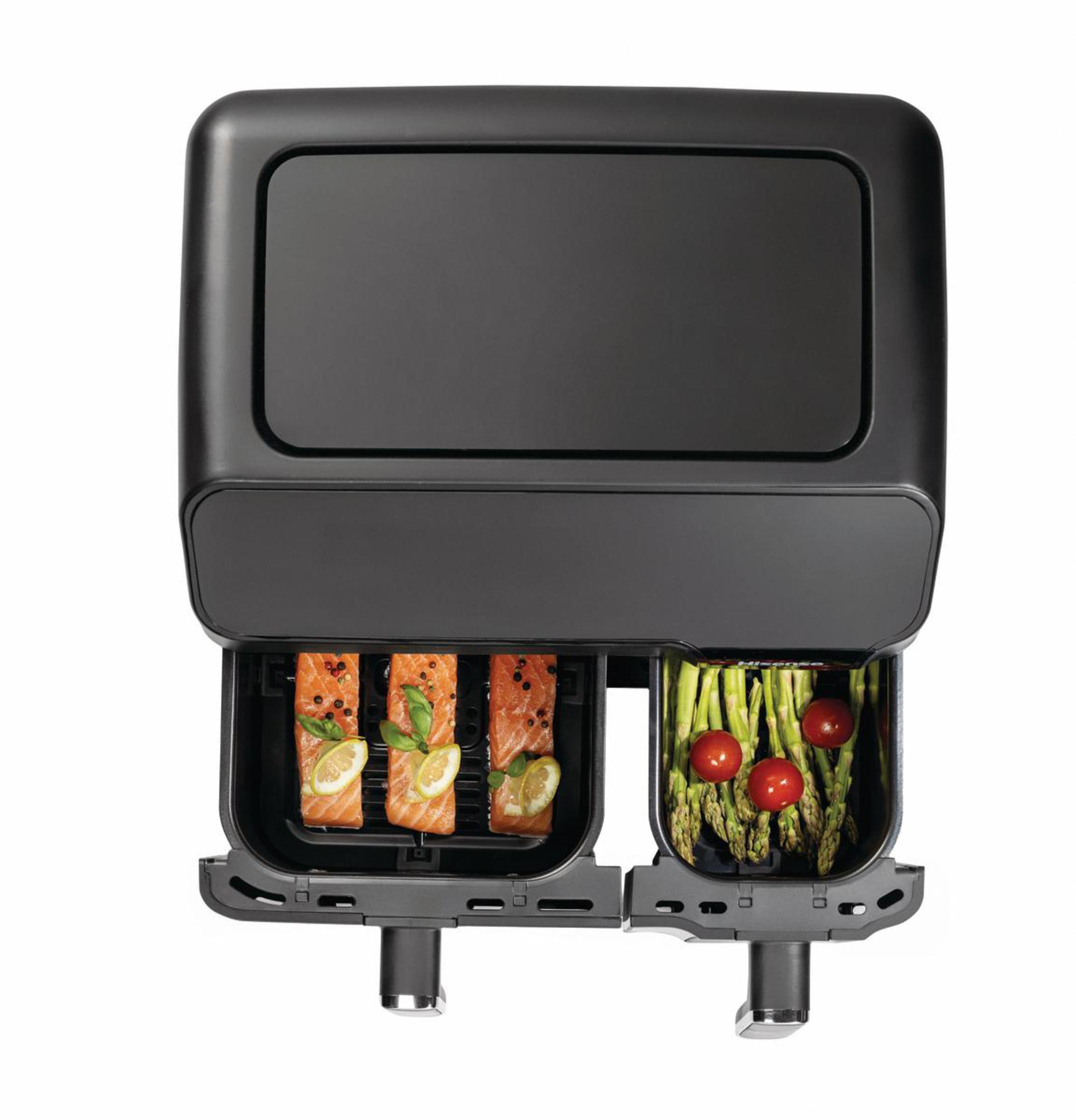 Een airfryer met twee compartimenten: één met zalm en citroen, de andere met asperges en tomaten.