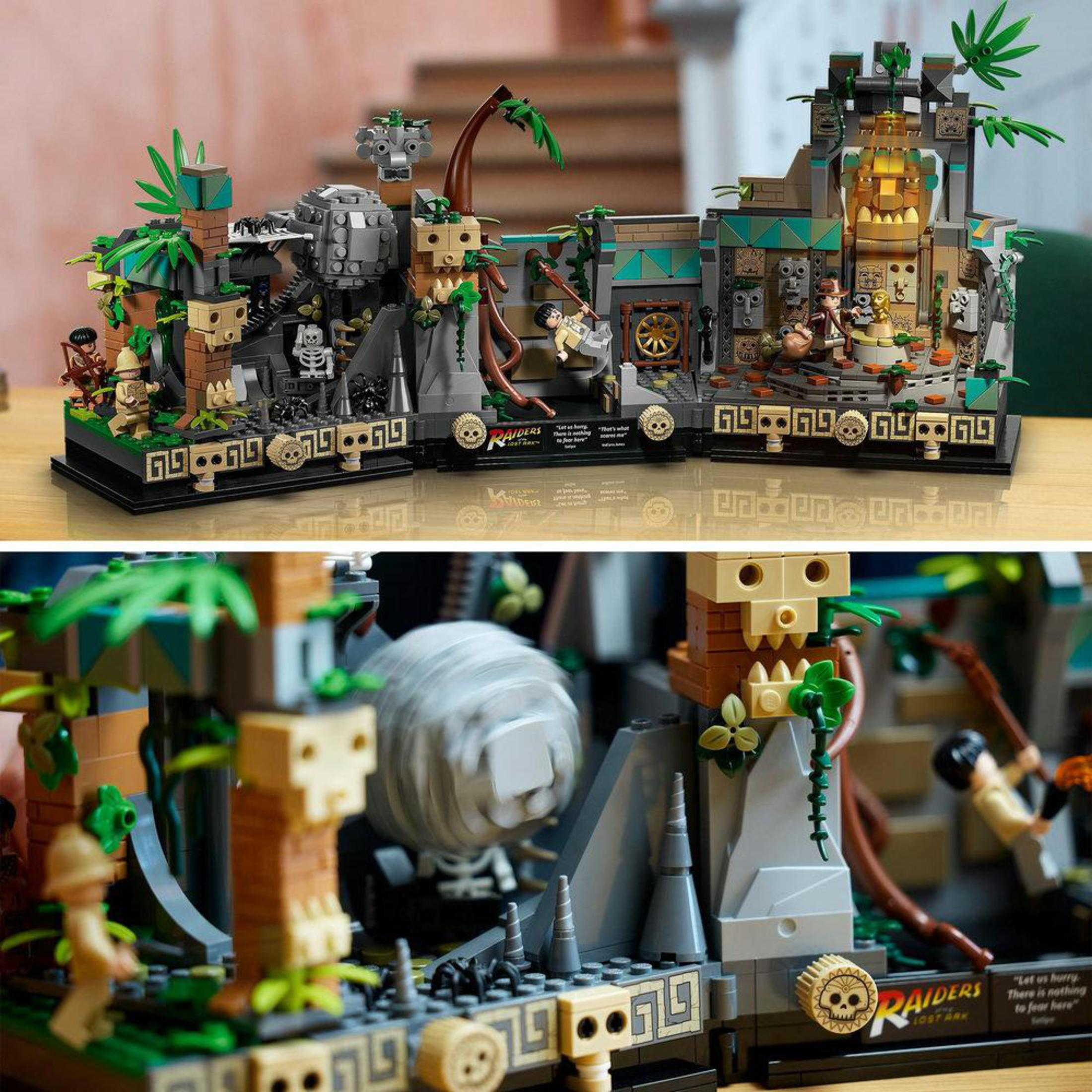 Lego-Set, das eine Indiana Jones-Szene mit Figuren, Strukturen und Dschungel-Elementen darstellt.