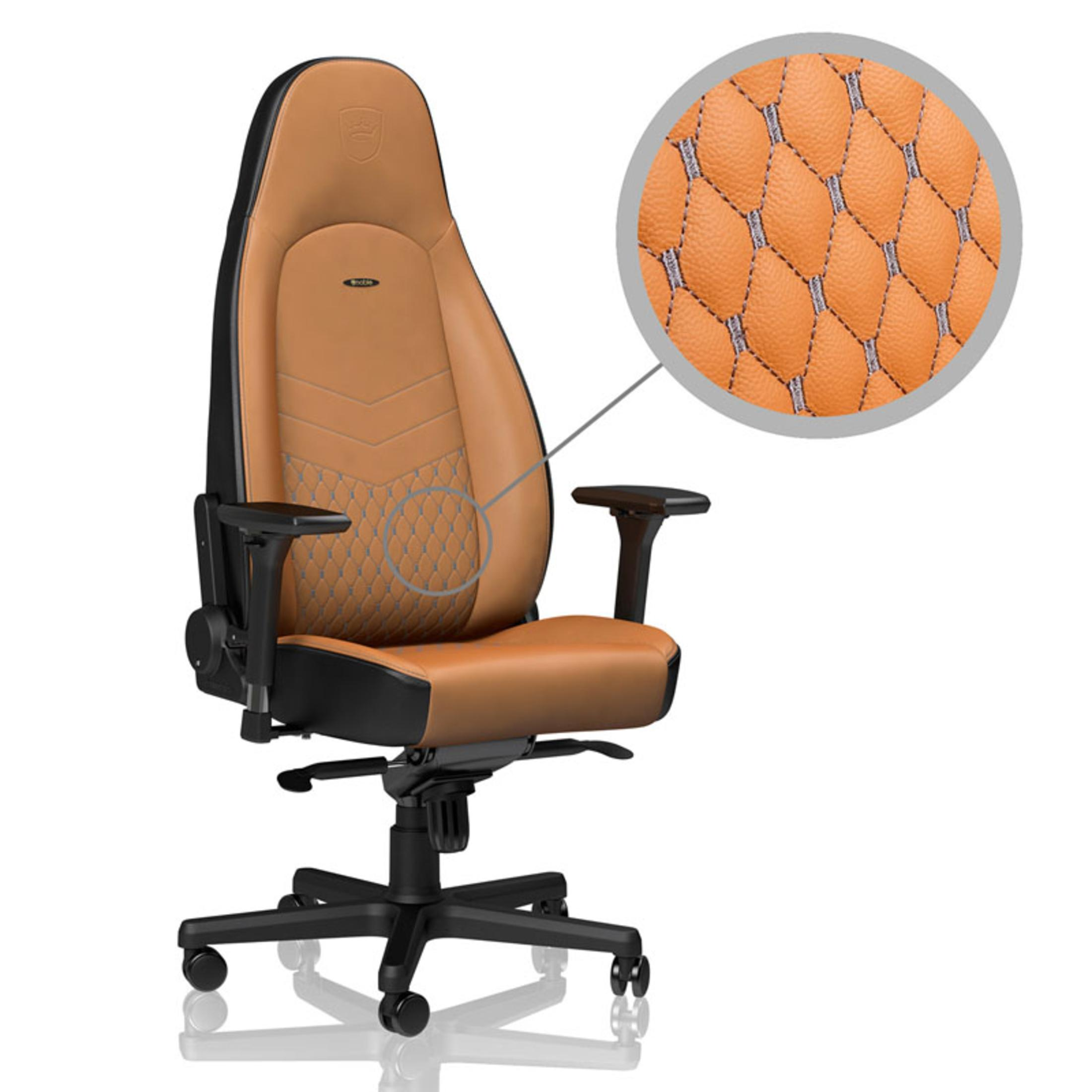 Gaming stoel, bruine lederen zitting, zwart frame. Detail: ruitpatroon stiksels op de zitting.