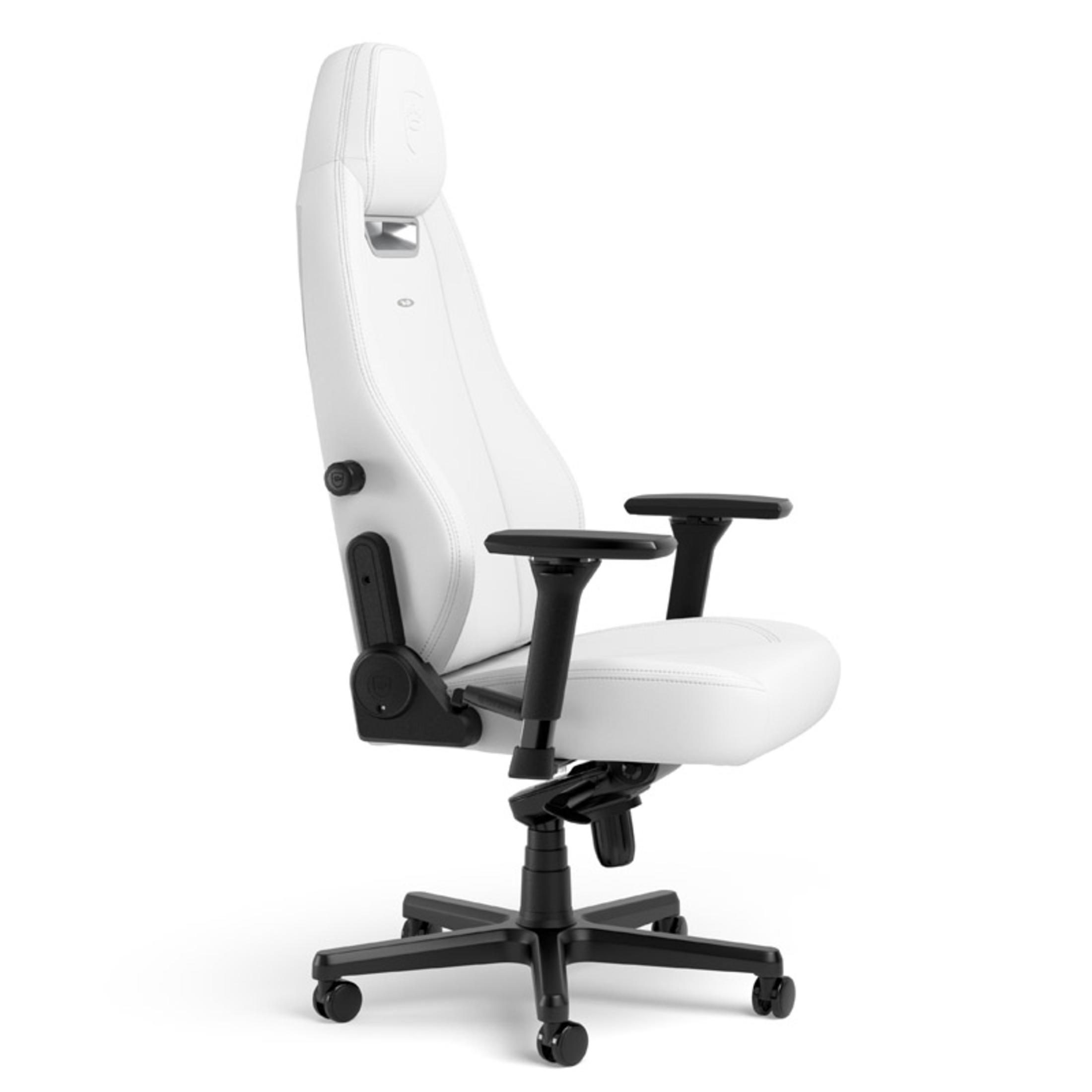 Ein weißer Gaming-Stuhl mit schwarzen Akzenten und einer Kopfstütze.