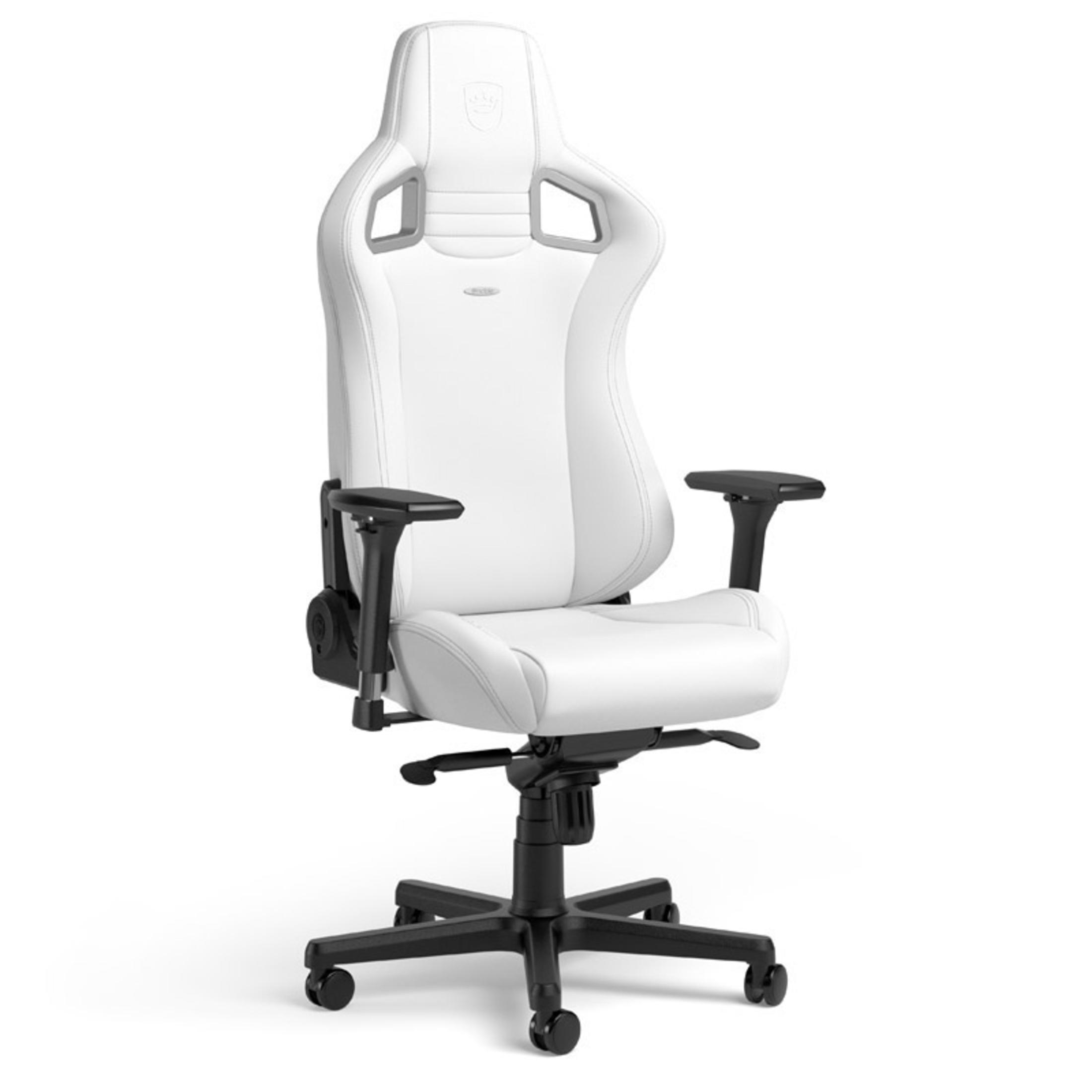 Weiß-grauer Gaming-Stuhl mit schwarzen Armlehnen und Fuß, vor weißem Hintergrund.