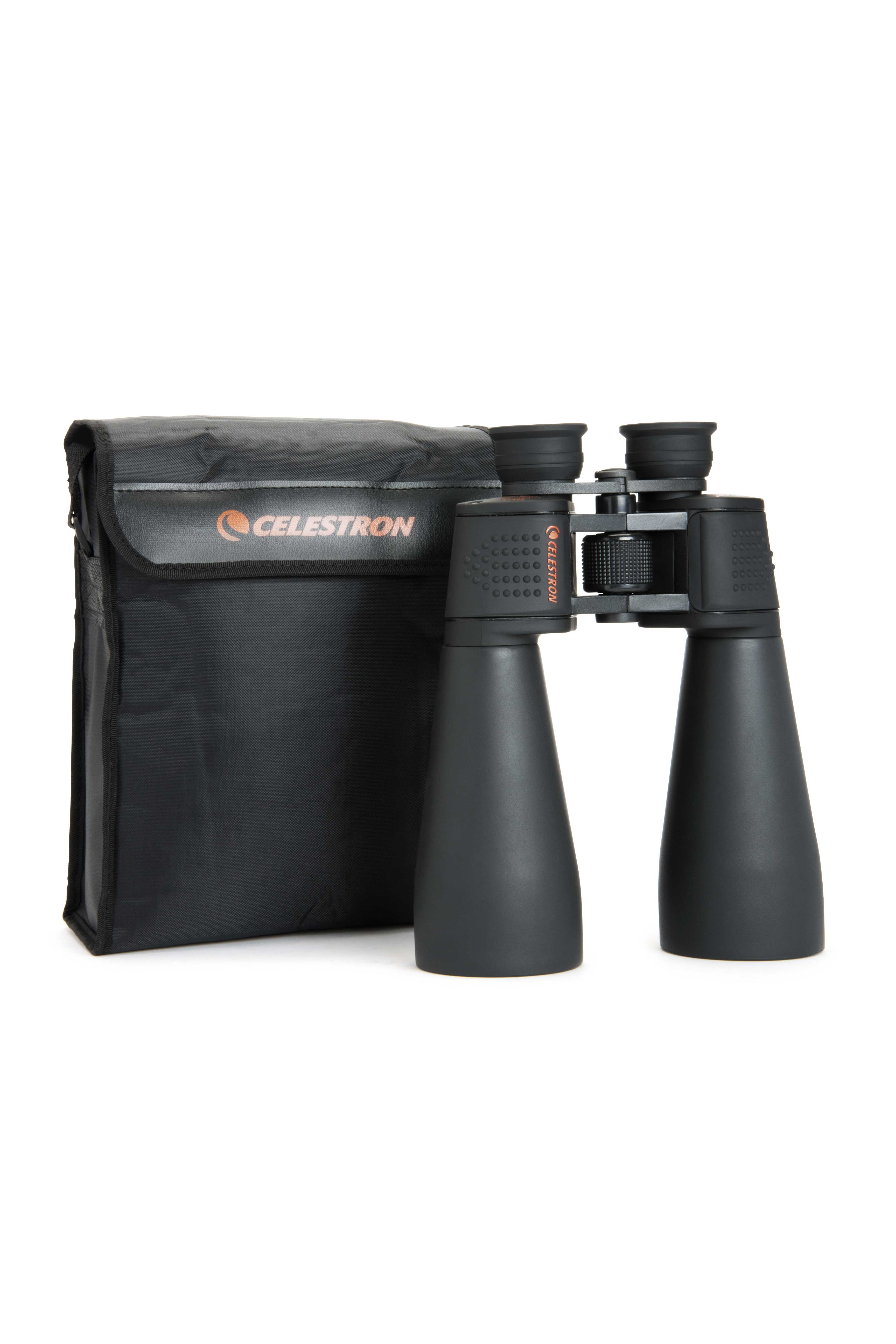 Schwarzes Celestron Fernglas mit schwarzem Etui. Weißer Hintergrund.