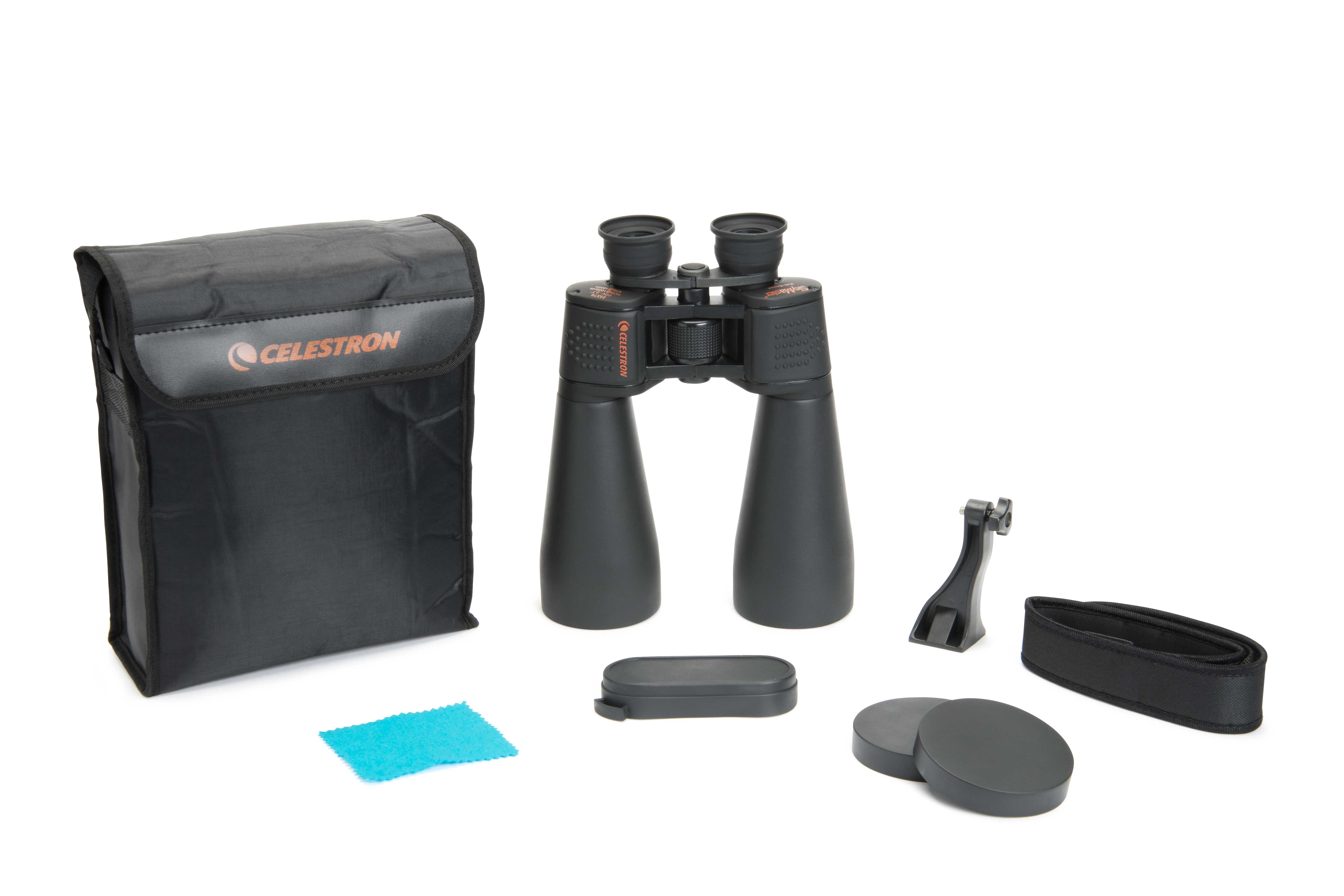 Fernglas und Zubehör auf Weiß ausgelegt. Das Fernglas ist schwarz und orange.