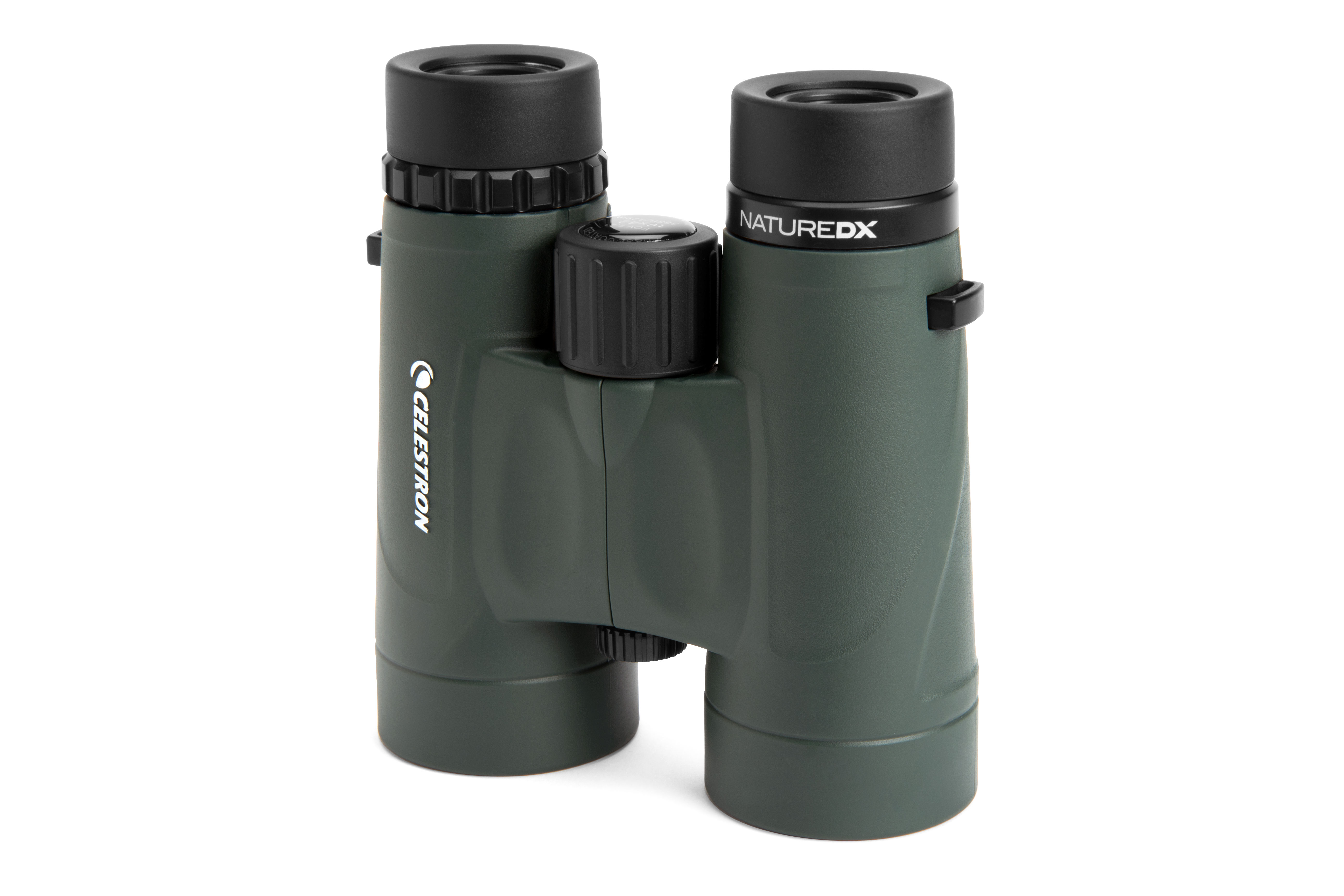 Celestron Nature DX Fernglas. Grüner Körper, schwarze Akzente. Weißer Hintergrund.