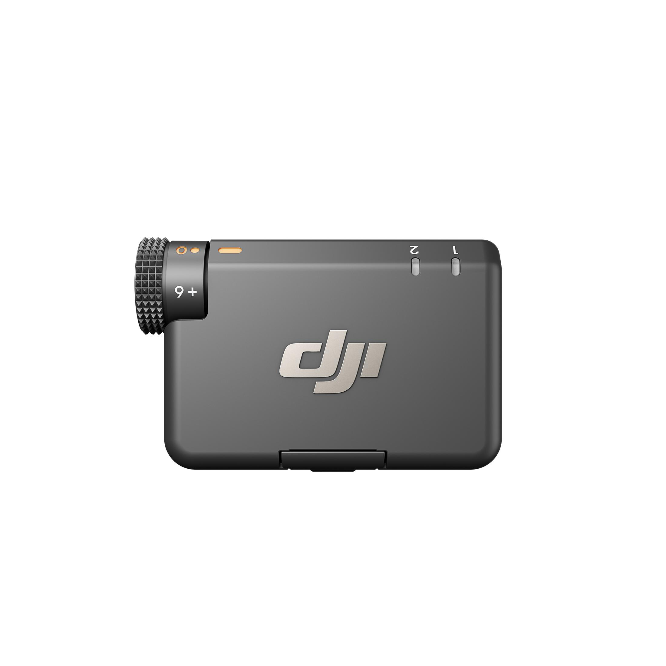 Mały, ciemnoszary mikrofon DJI. Ma przyciski, pokrętło i logo DJI.