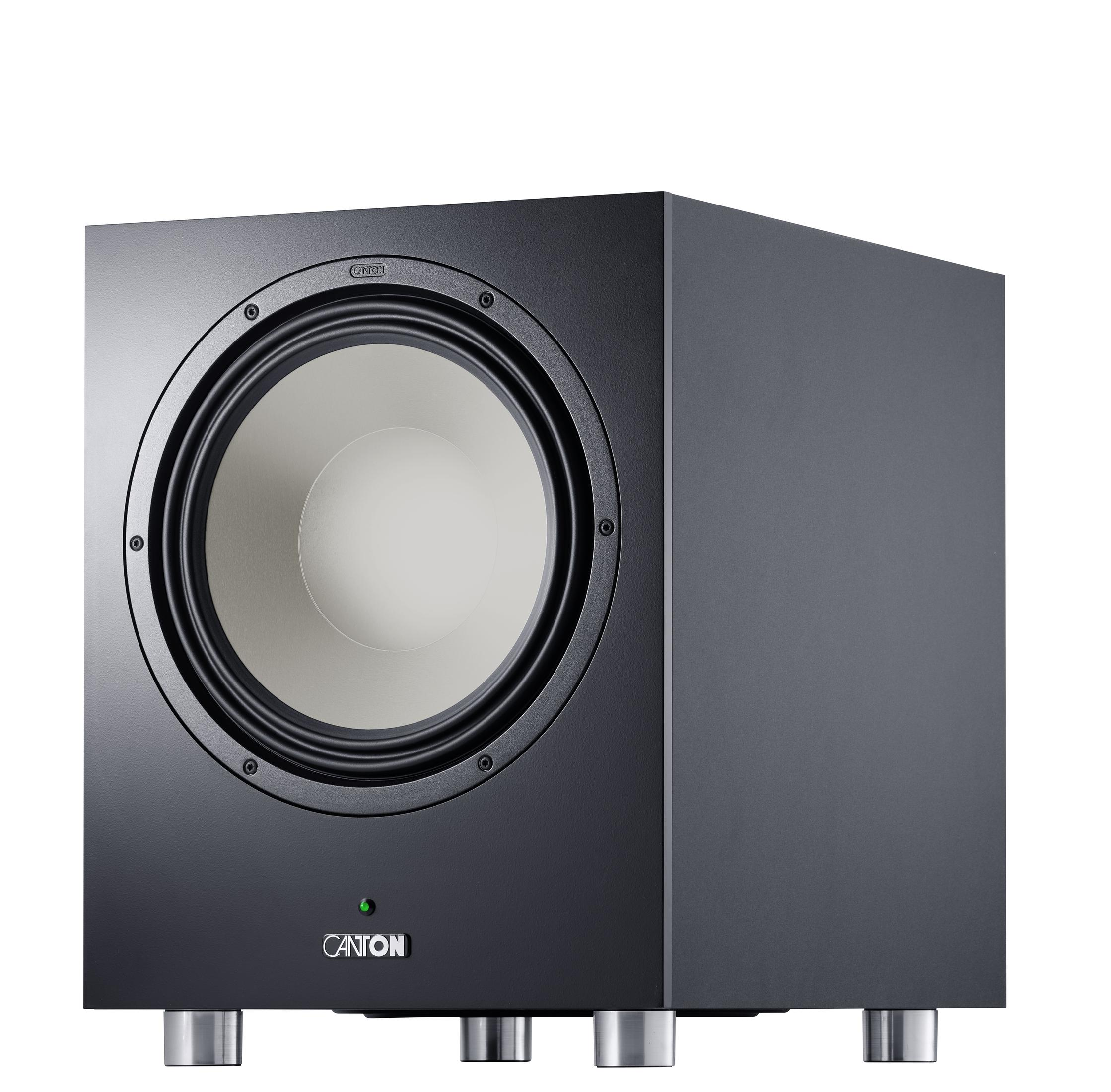 Schwarzer Subwoofer. Er hat einen großen, weißen Lautsprecher und eine quadratische Form. Silberfüße sind unten.