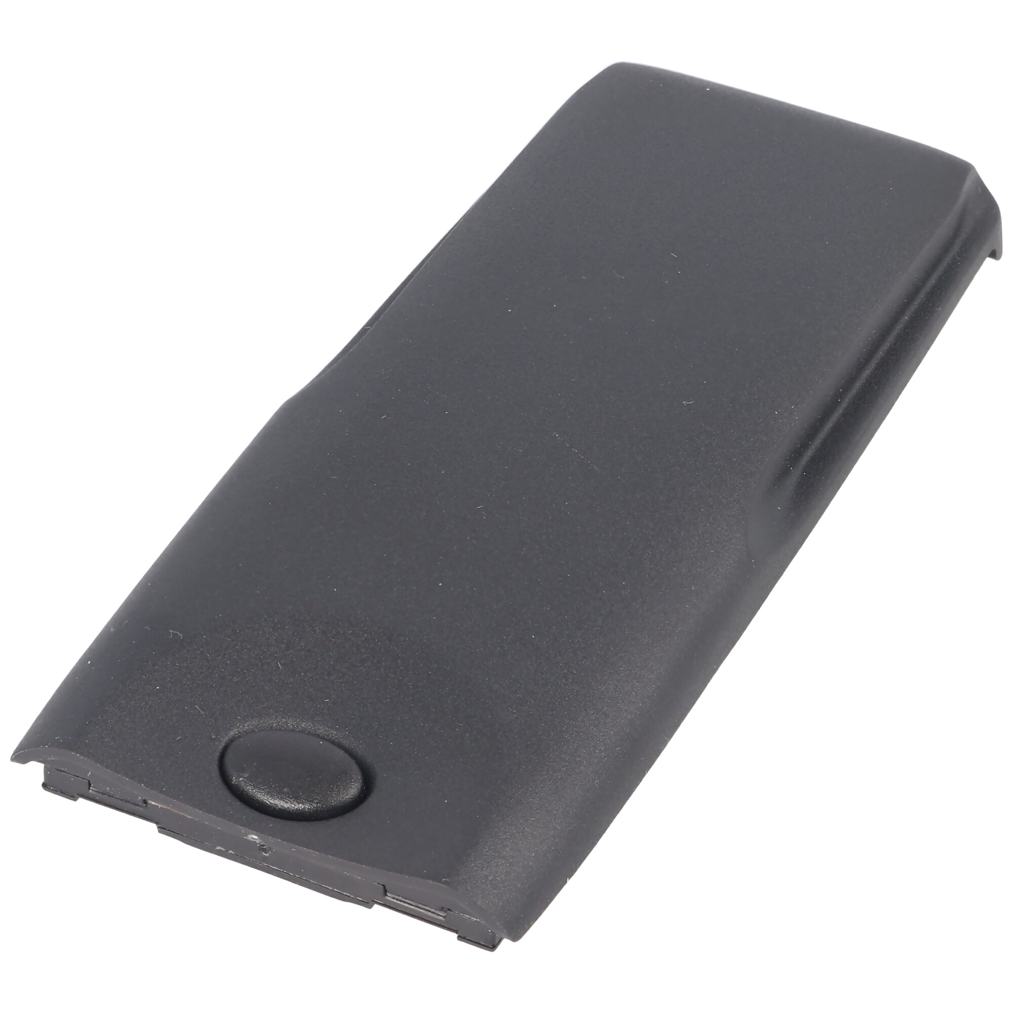 Een zwarte, rechthoekige batterijcover met een ronde knop aan de voorkant.