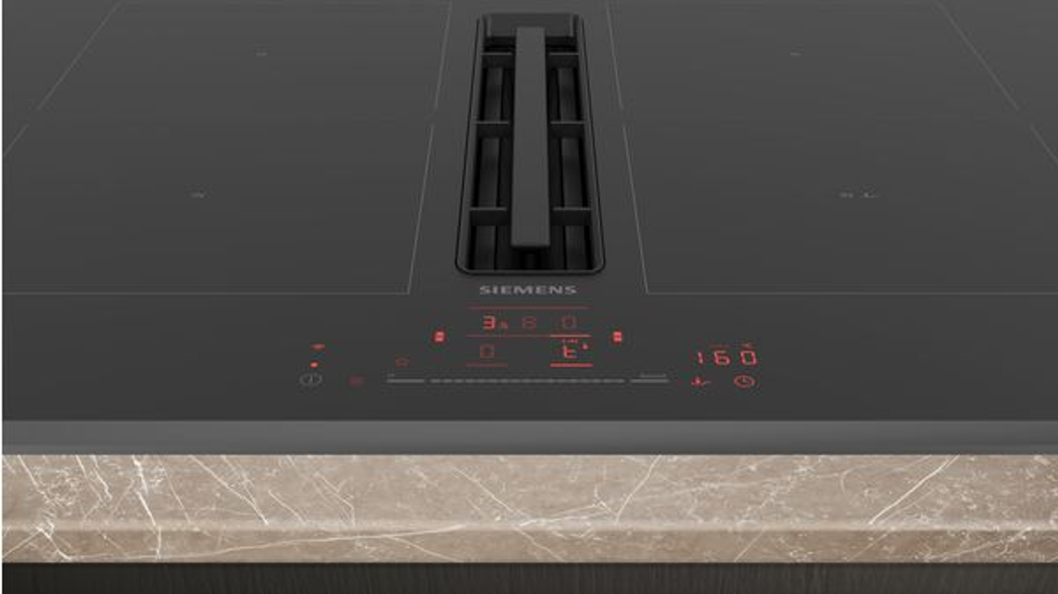 Czarna płyta indukcyjna z wyświetlaczem cyfrowym.