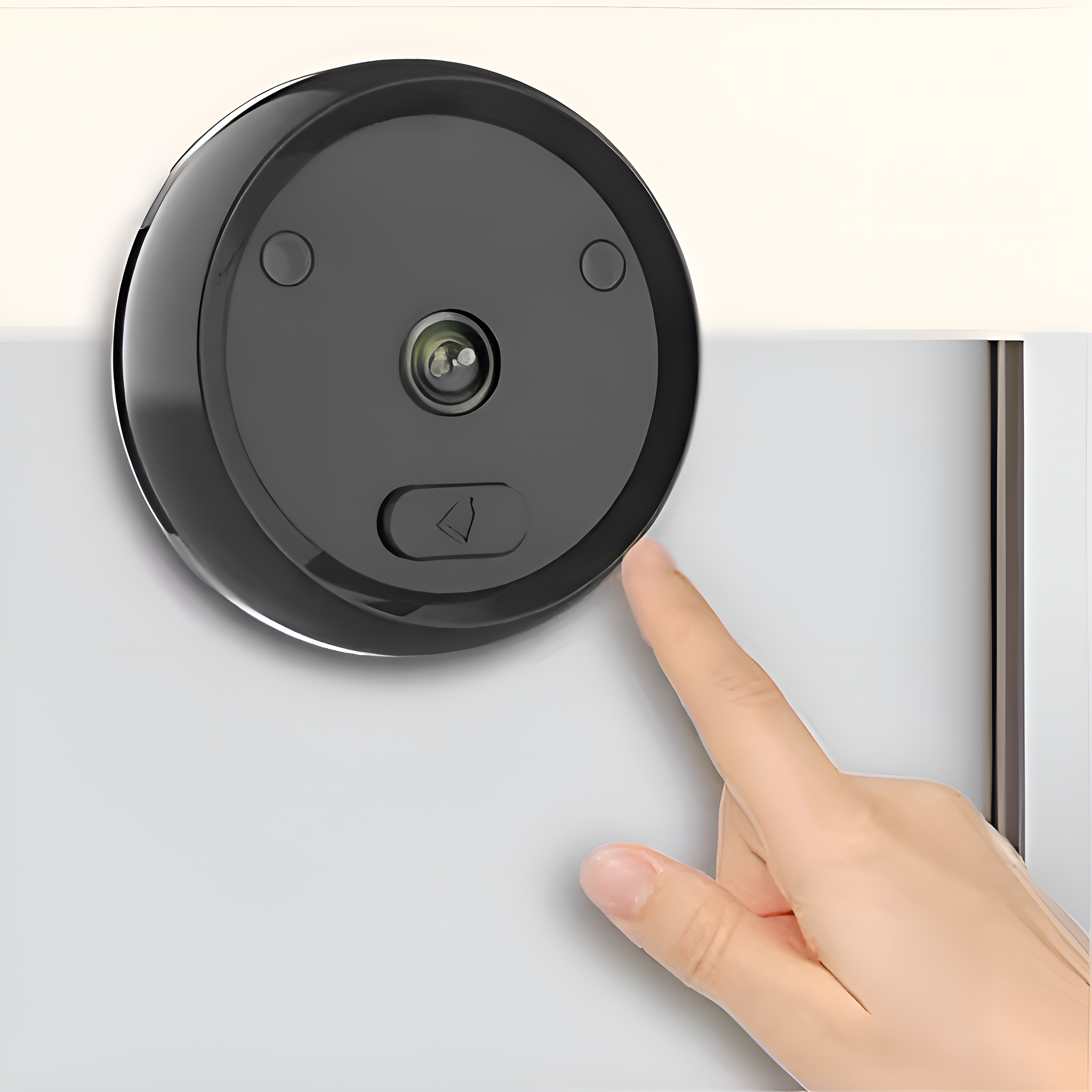 Schwarzes Smart Lock an einer weißen Tür, mit einem Finger, der auf eine Taste zeigt. Die Tür ist weiß.