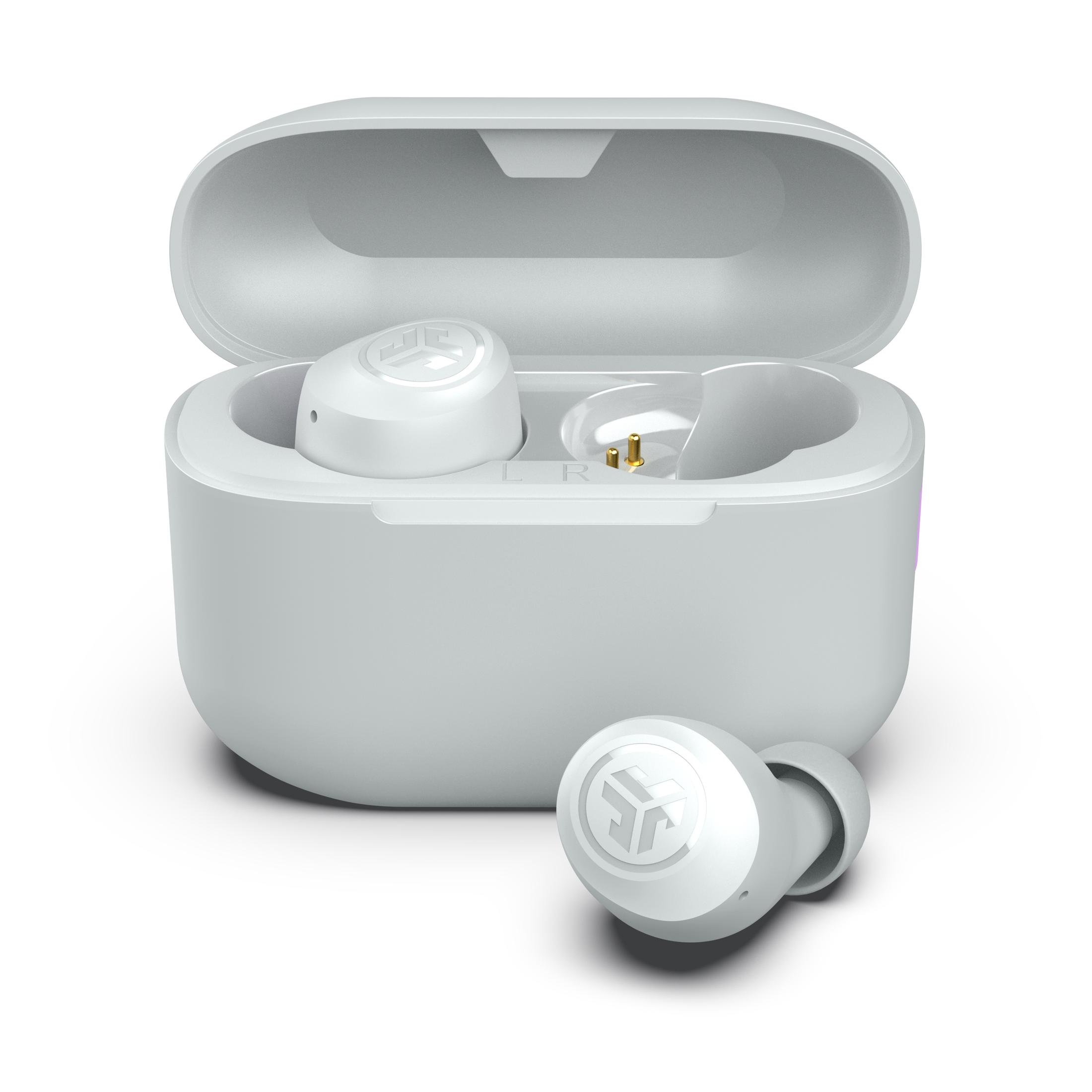 Auriculares blancos en un estuche gris, con un auricular fuera del estuche.